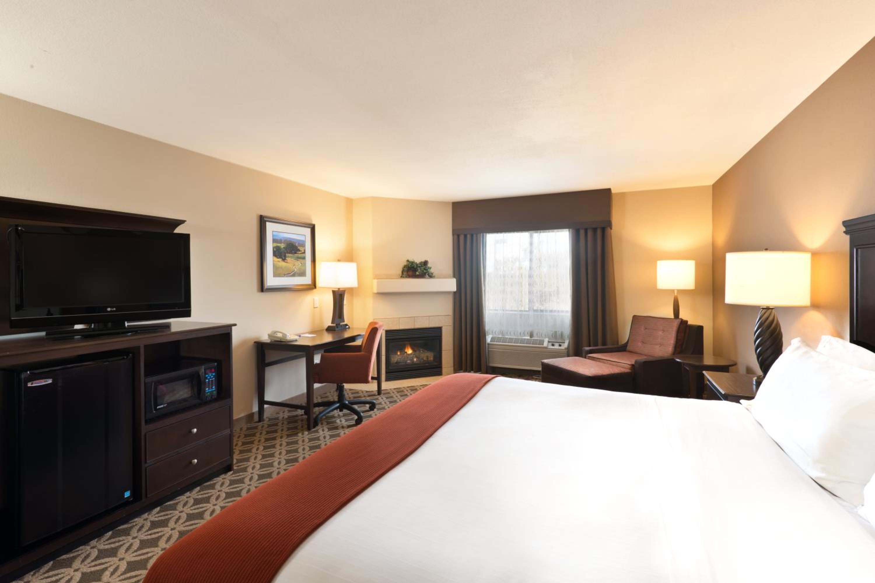 King Room with River View - Photo 1