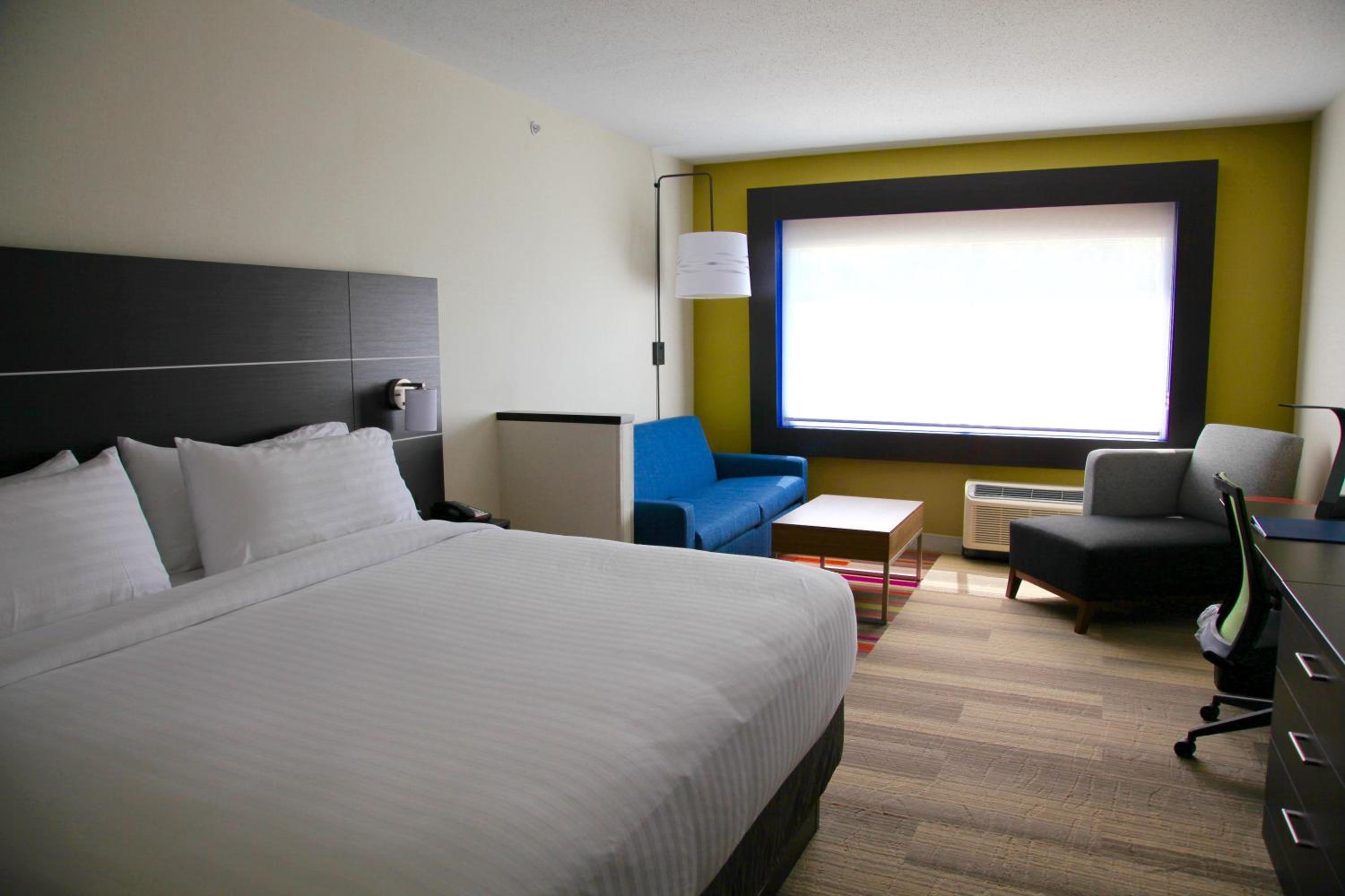 One Bedroom King Suite with Sofa Bed - Non-Smoking