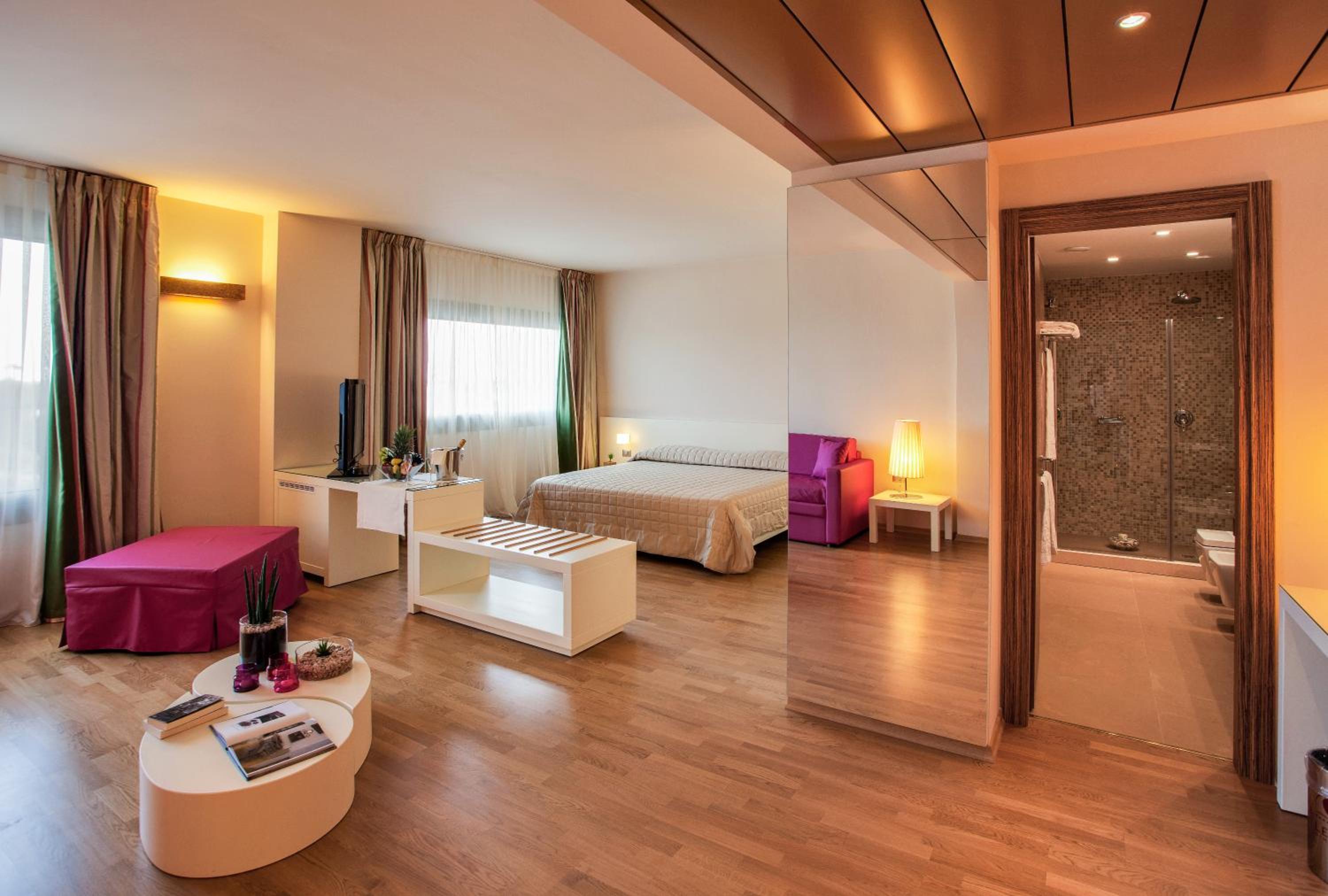 Executive Suite - Photo 3