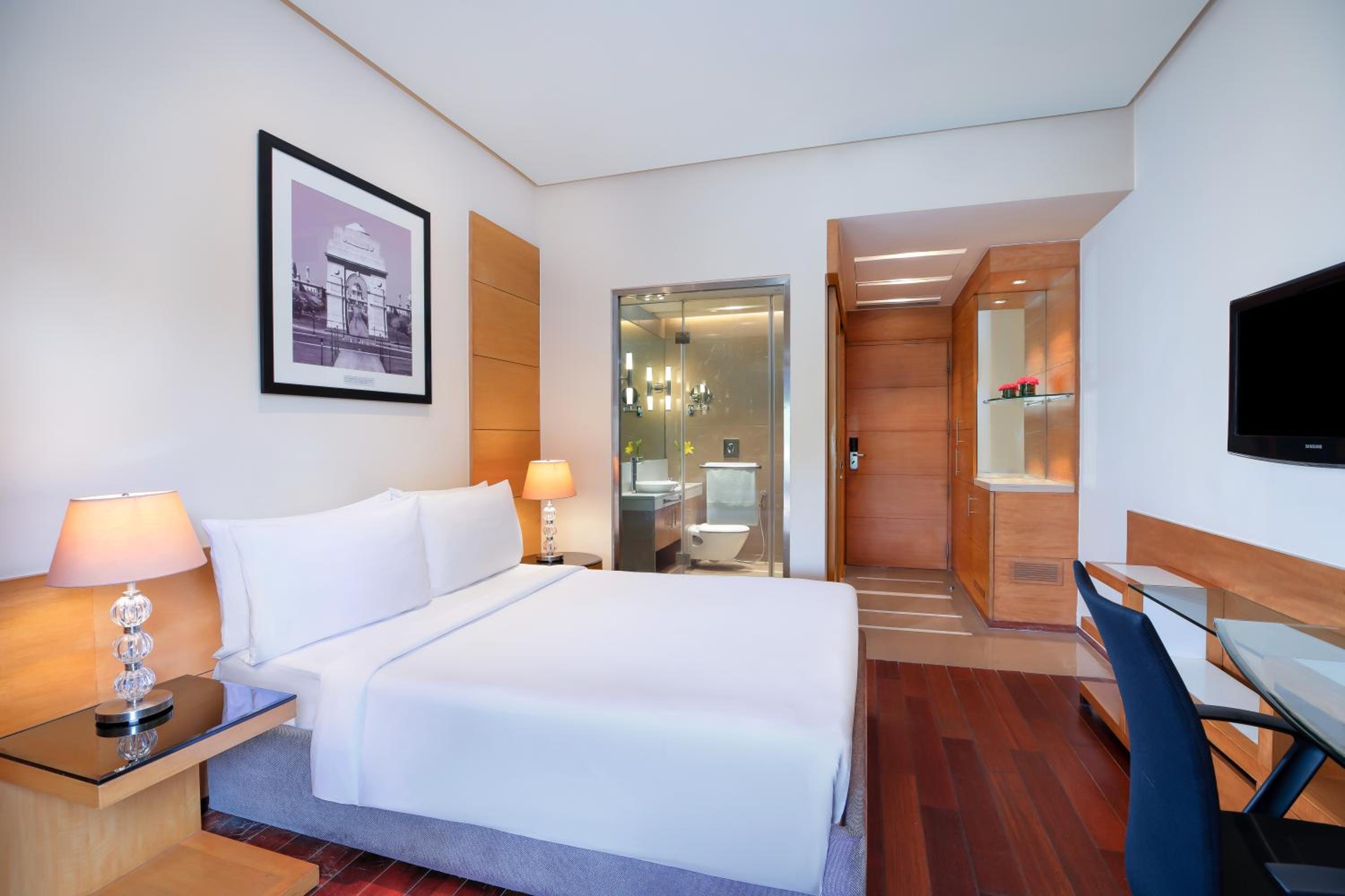Superior Room with Balcony - Photo 5