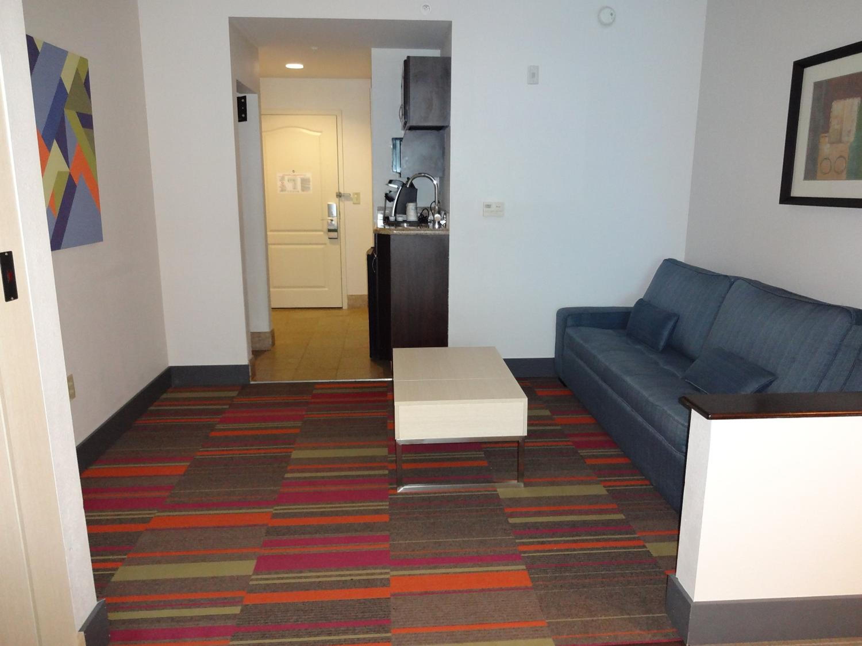 King Room with Roll-In Shower - Disability Access thumbnail 6