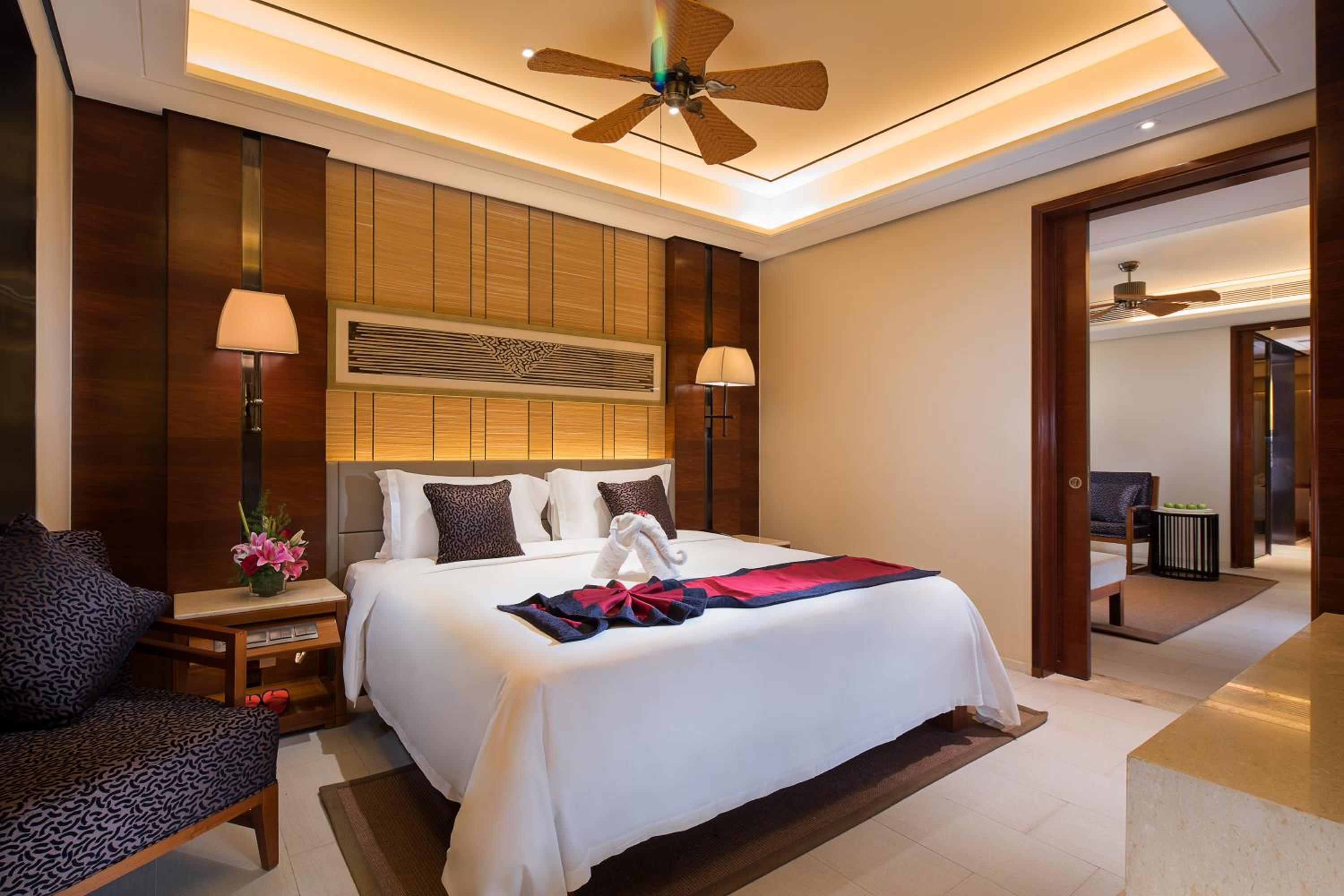 Two-Bedroom Suite with Bay View and Lounge Access - Smoking photo 1