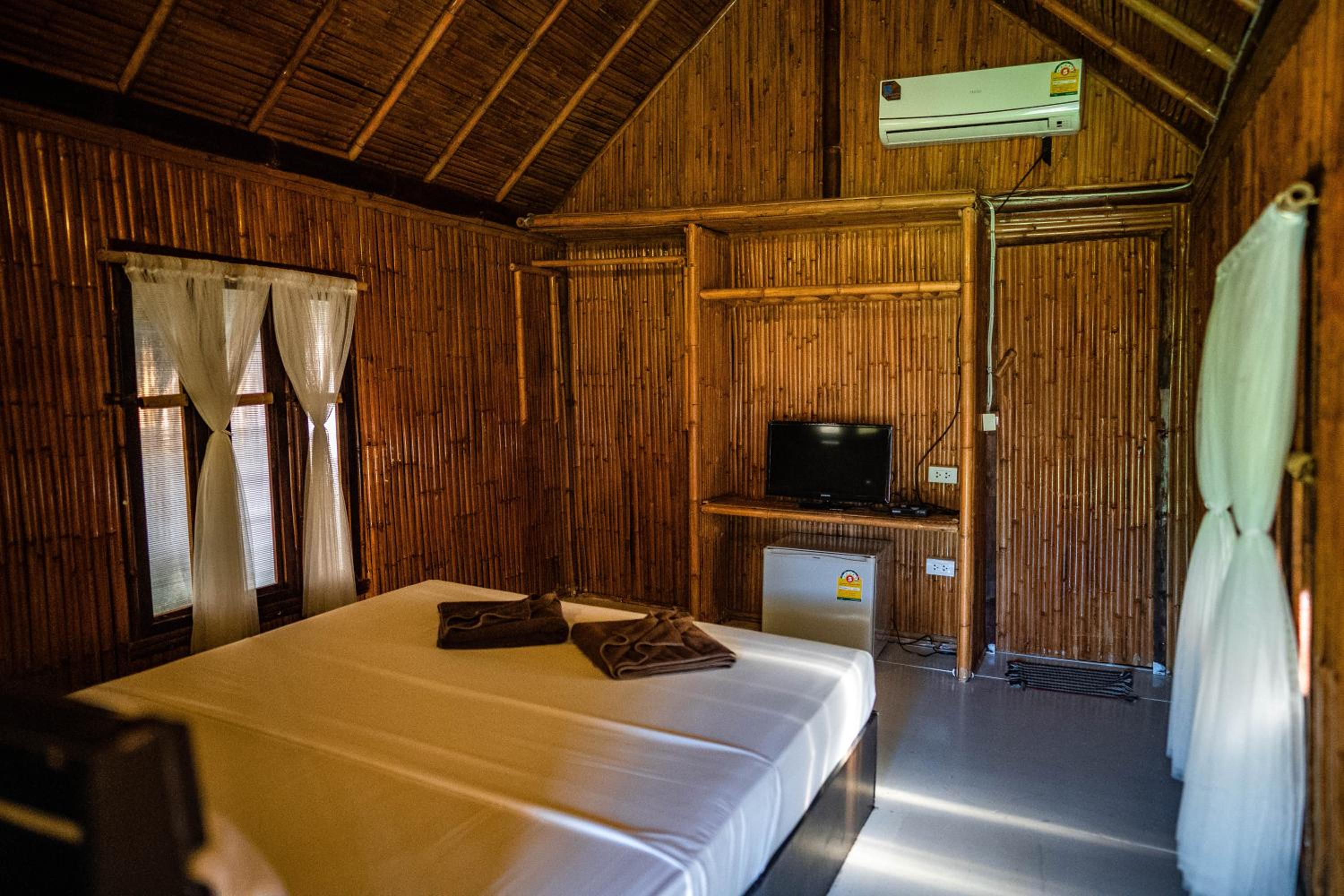 Deluxe Bungalow with Pool View photo 1