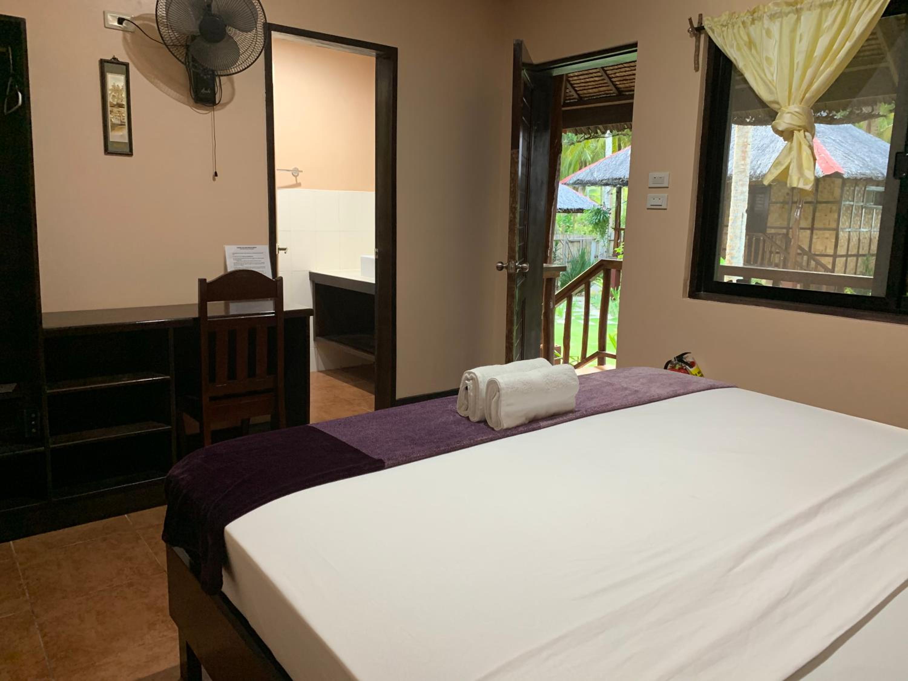 Deluxe Bungalow with Sea View - Photo 1