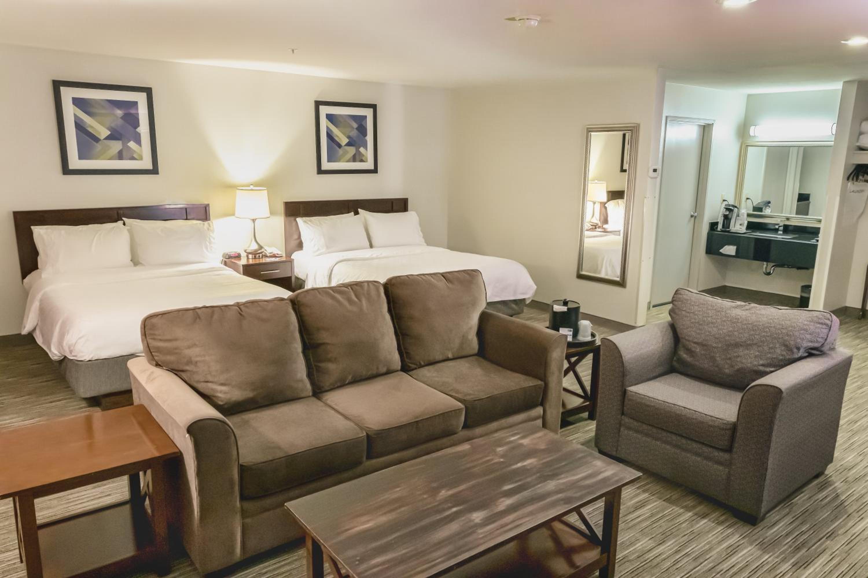 Queen Suite photo 1