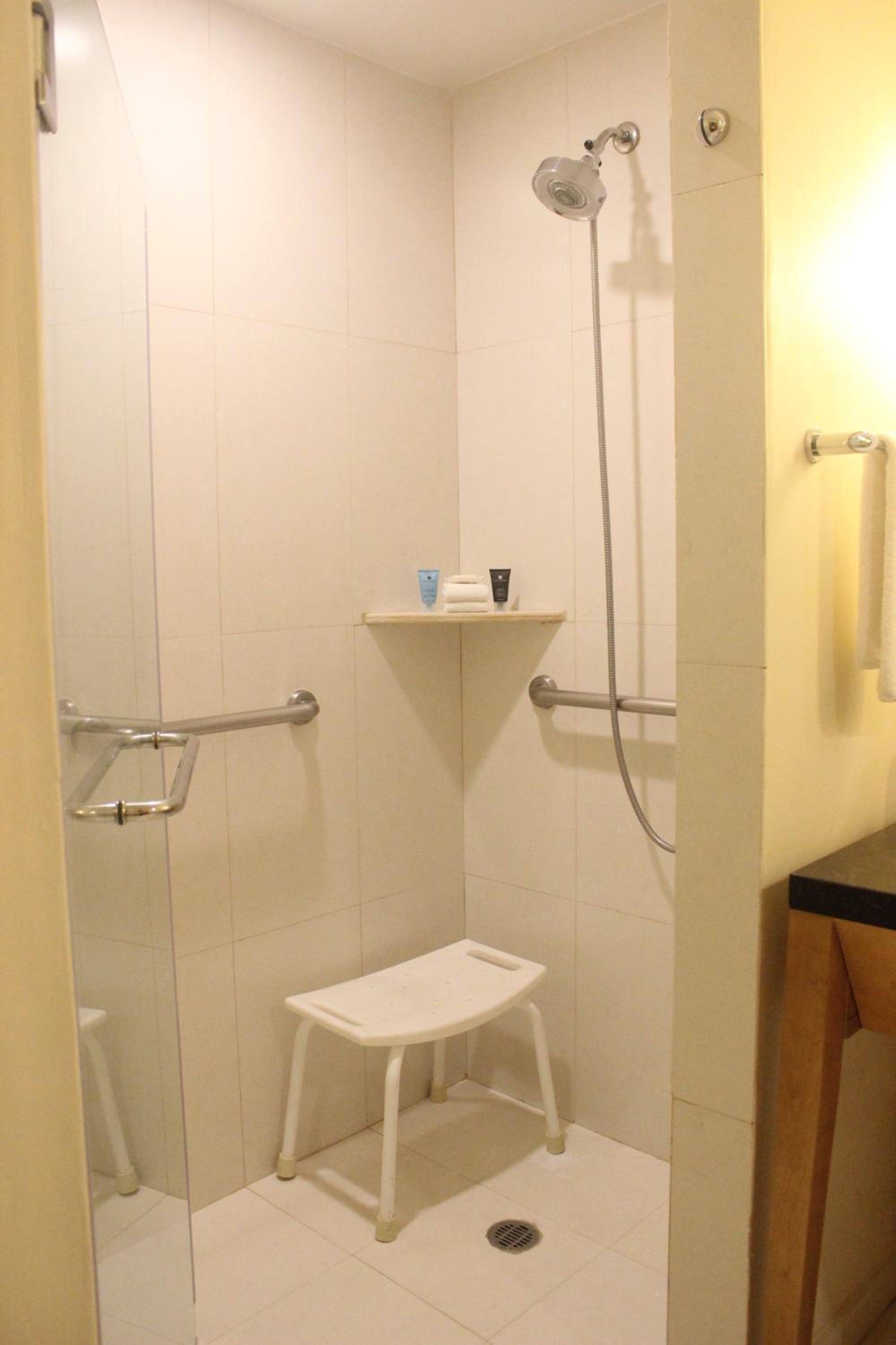 King Room - Disability Access - Photo 3