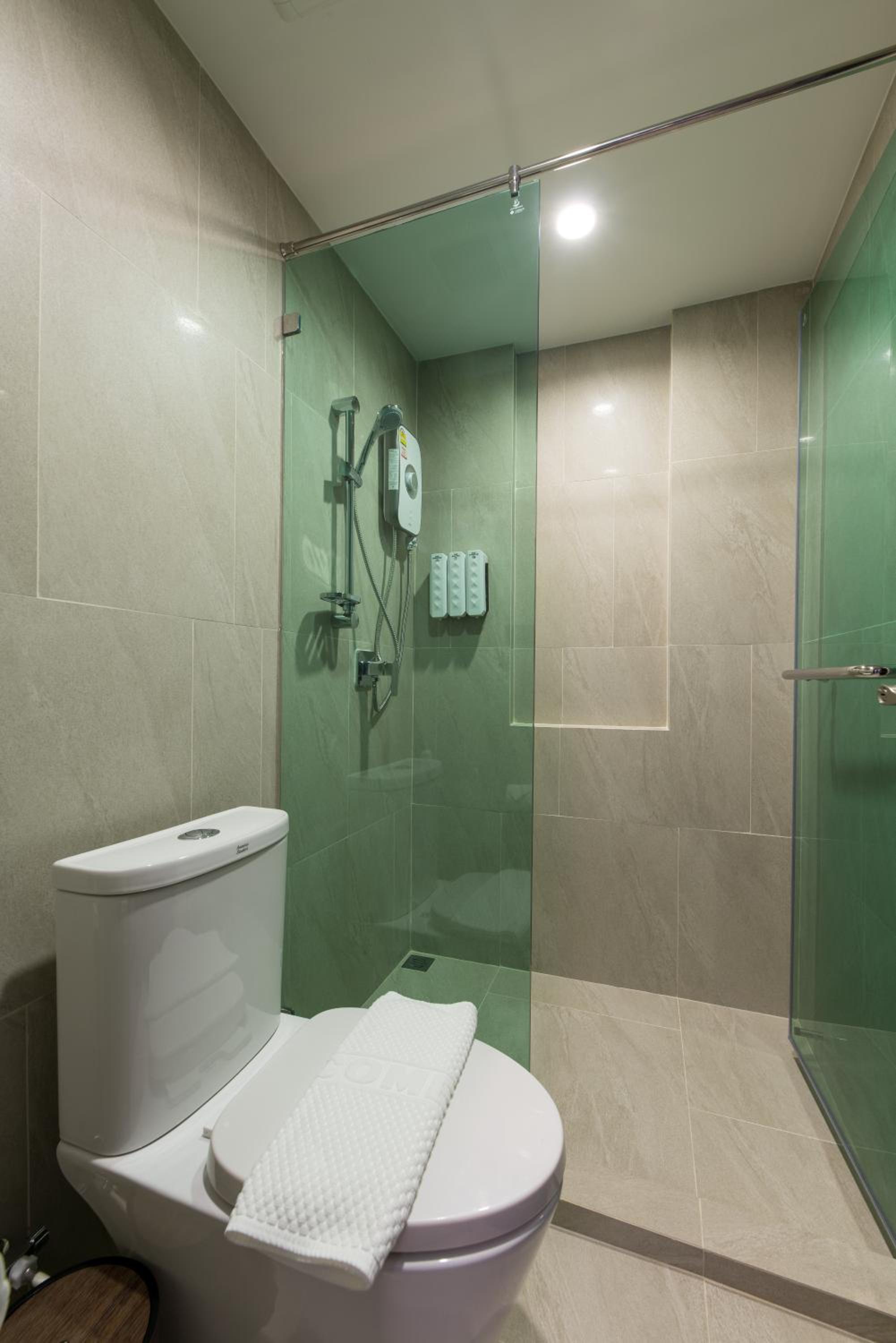 Standard King Room - Photo 8