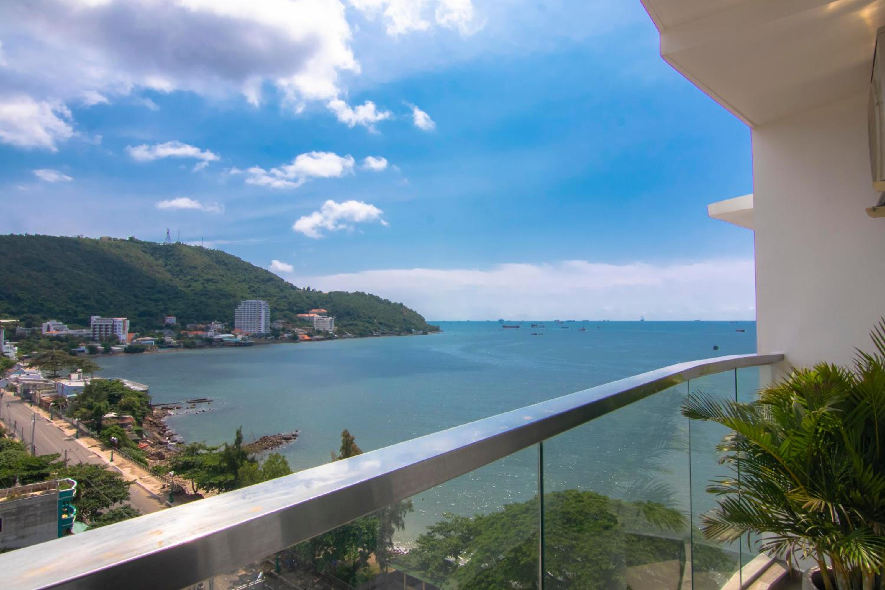Deluxe Double Room with Balcony and Sea View - Photo 3