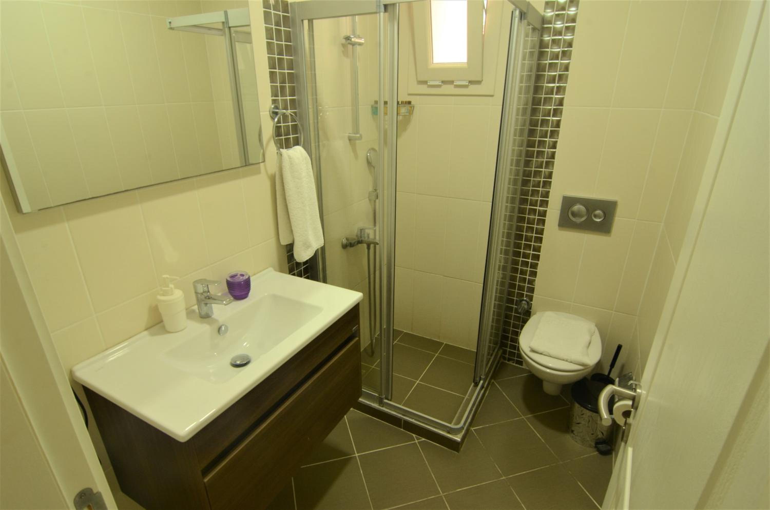 Deluxe King Room - Photo 19