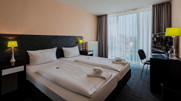 Standard Double Room - Photo 11