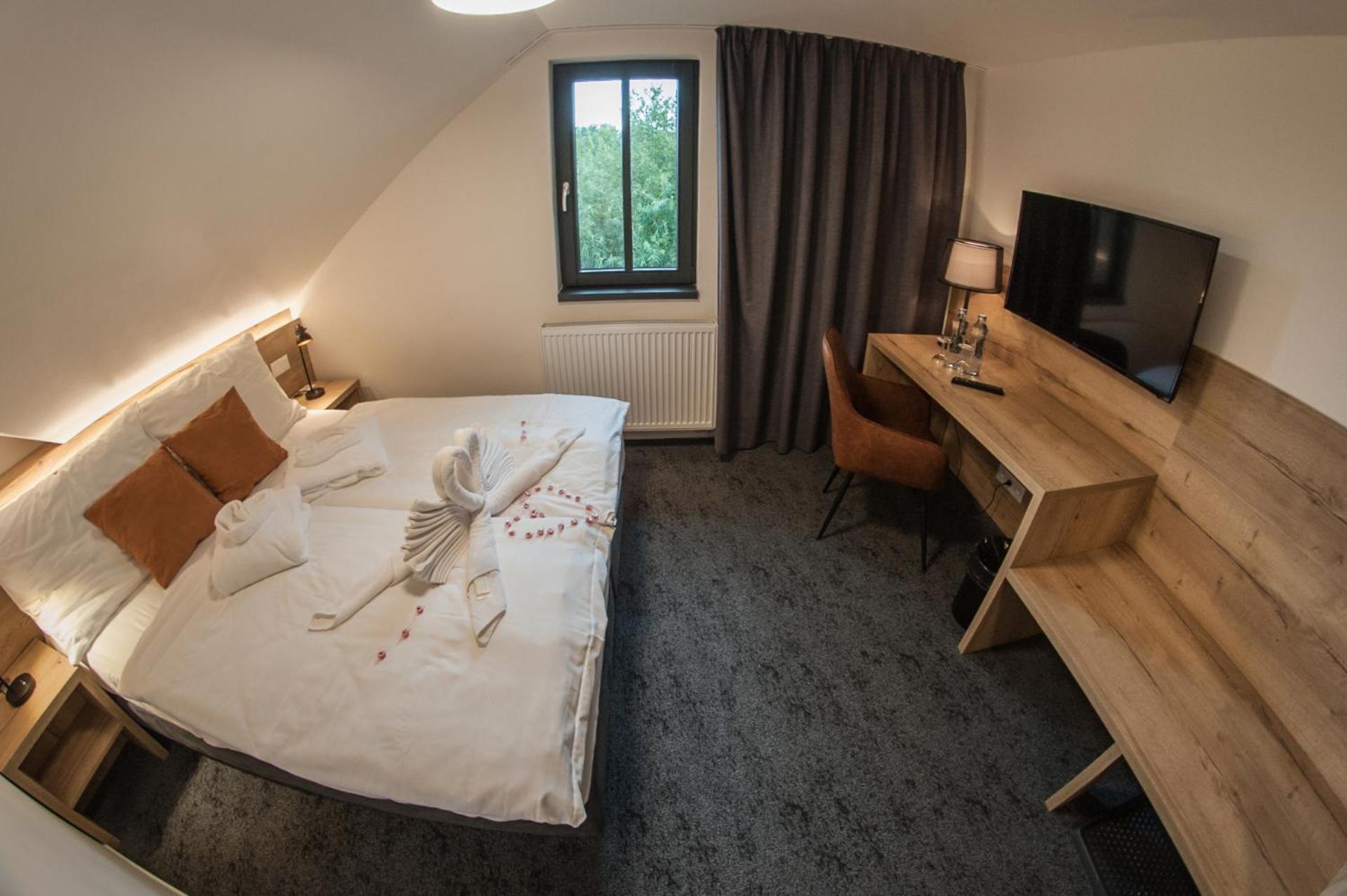 Classic Double or Twin Room - Photo 6