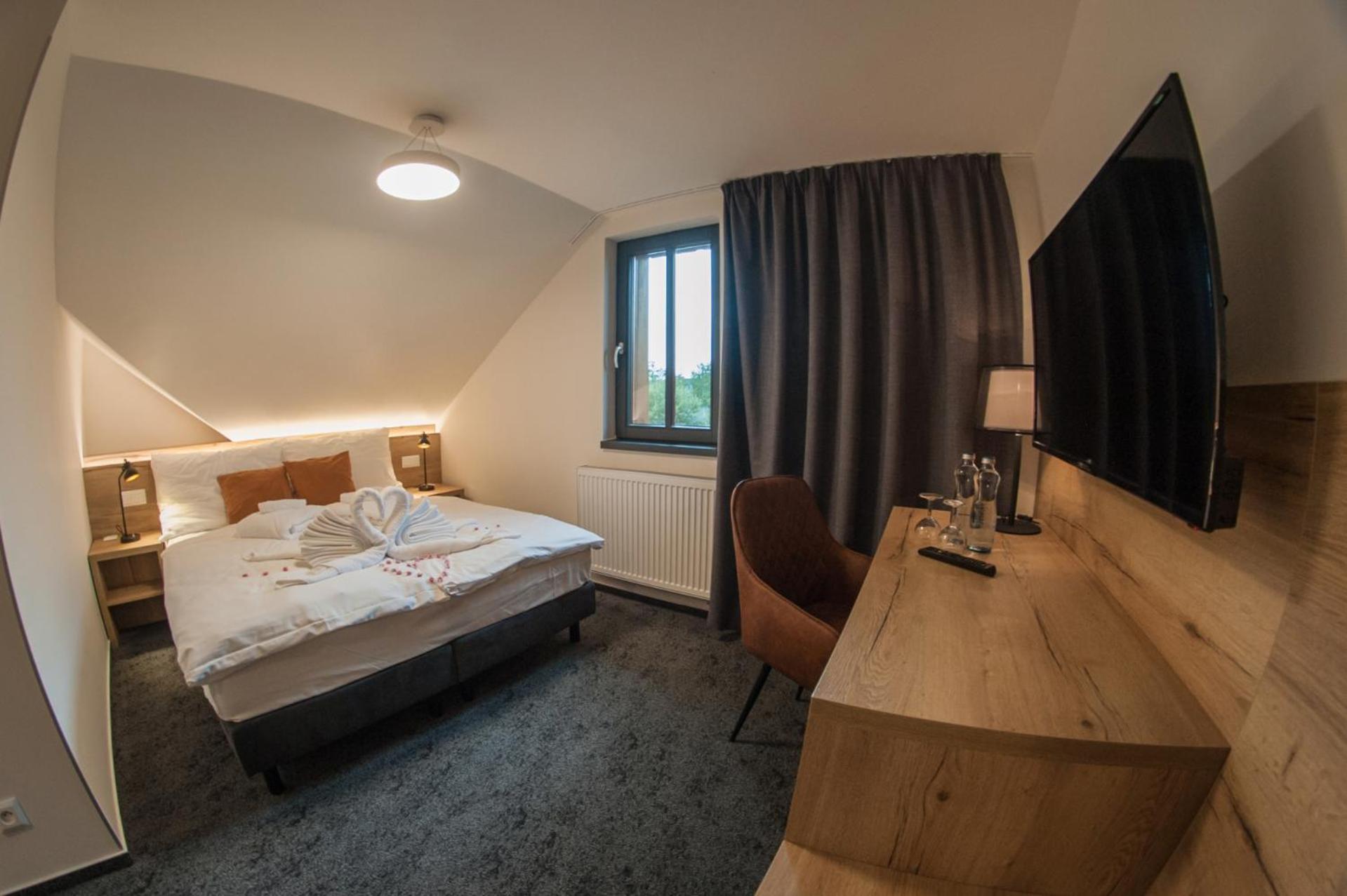 Classic Double or Twin Room - Photo 7