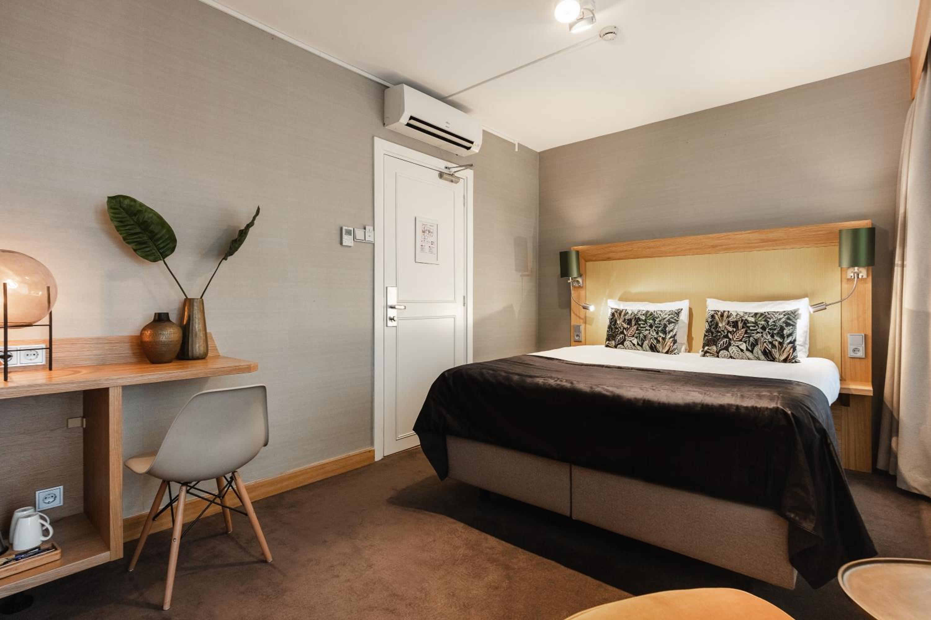 Standard Queen Room photo 2