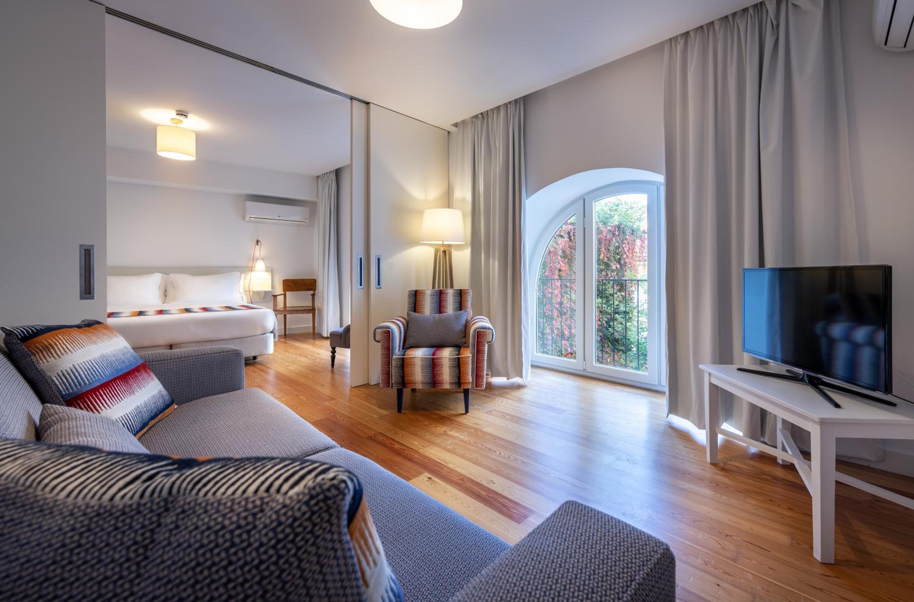 Deluxe Suite - Photo 2