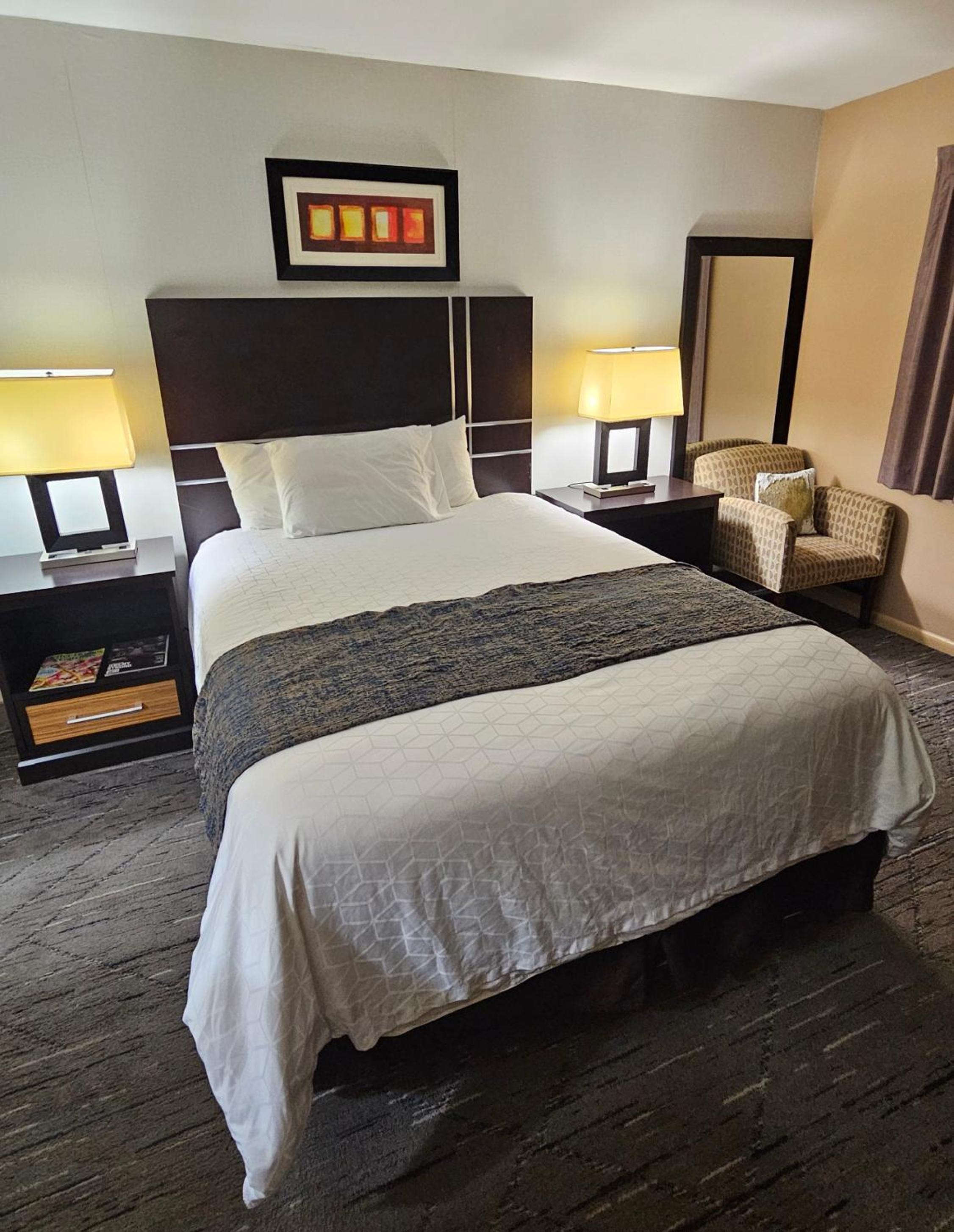 Queen Bed with Kitchenette