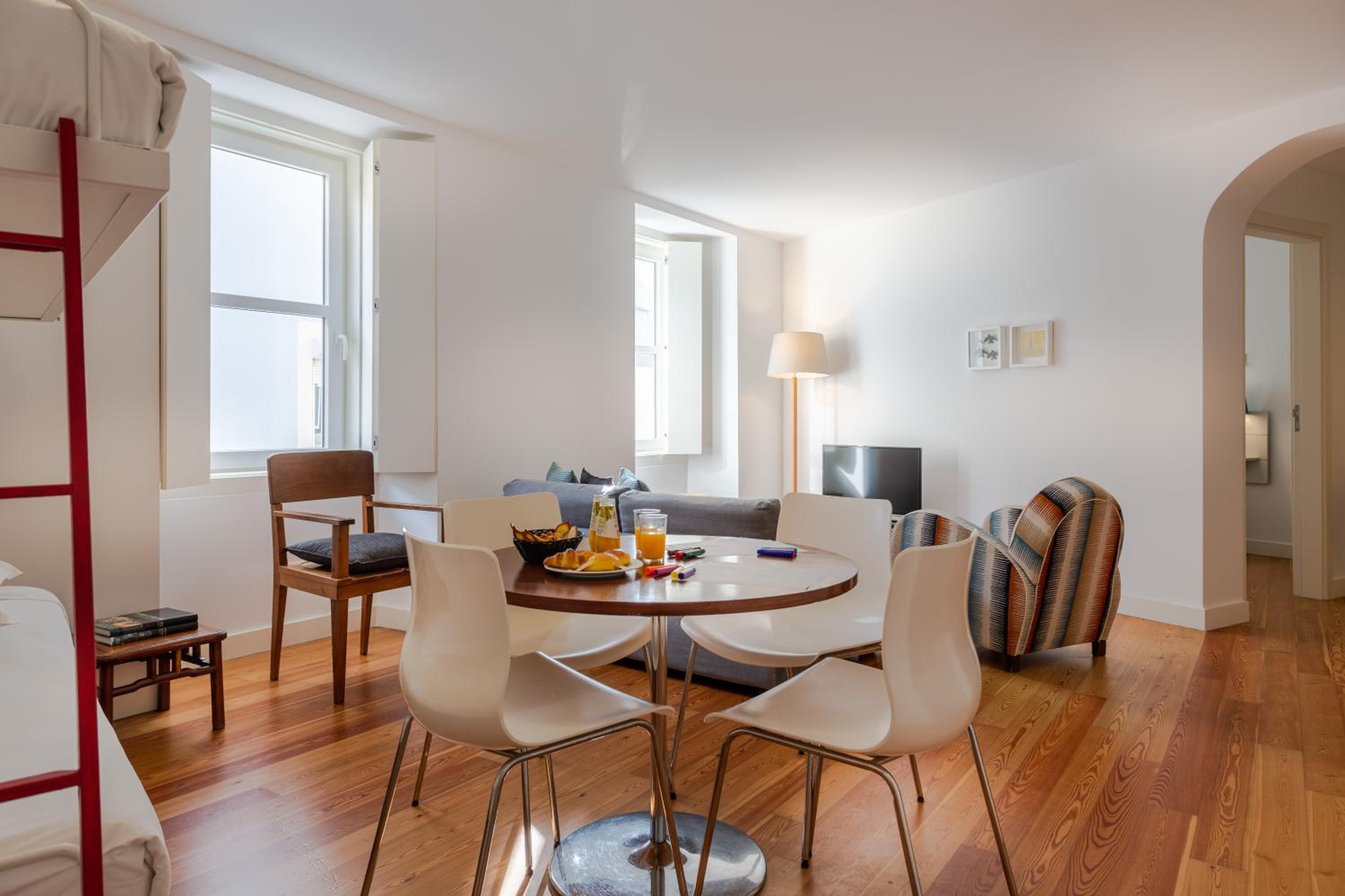 Deluxe Suite - Photo 11