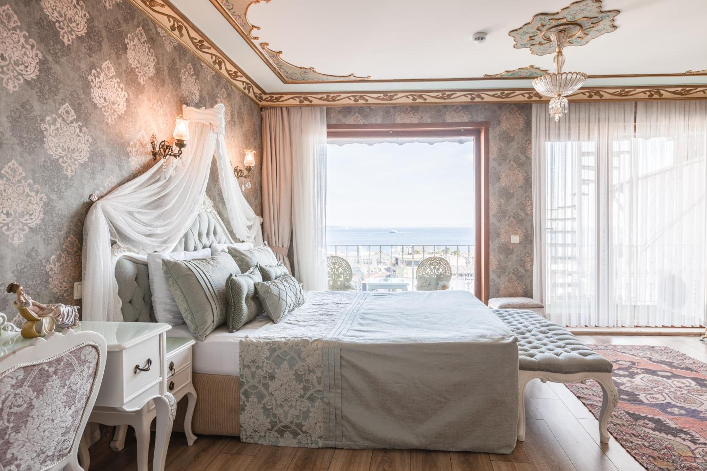 Dolmabahce Suite photo 3