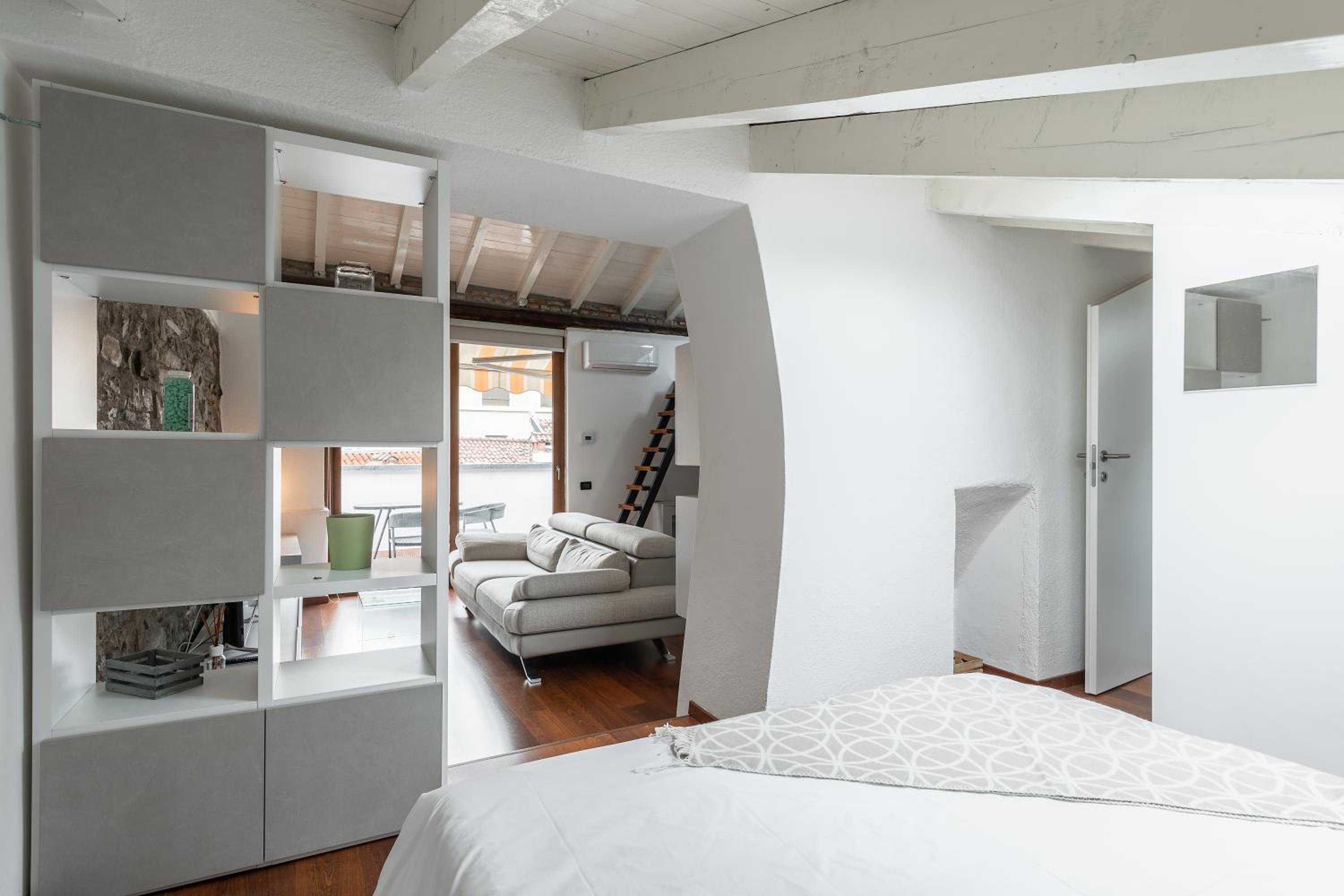 One-Bedroom Apartment - Photo 15