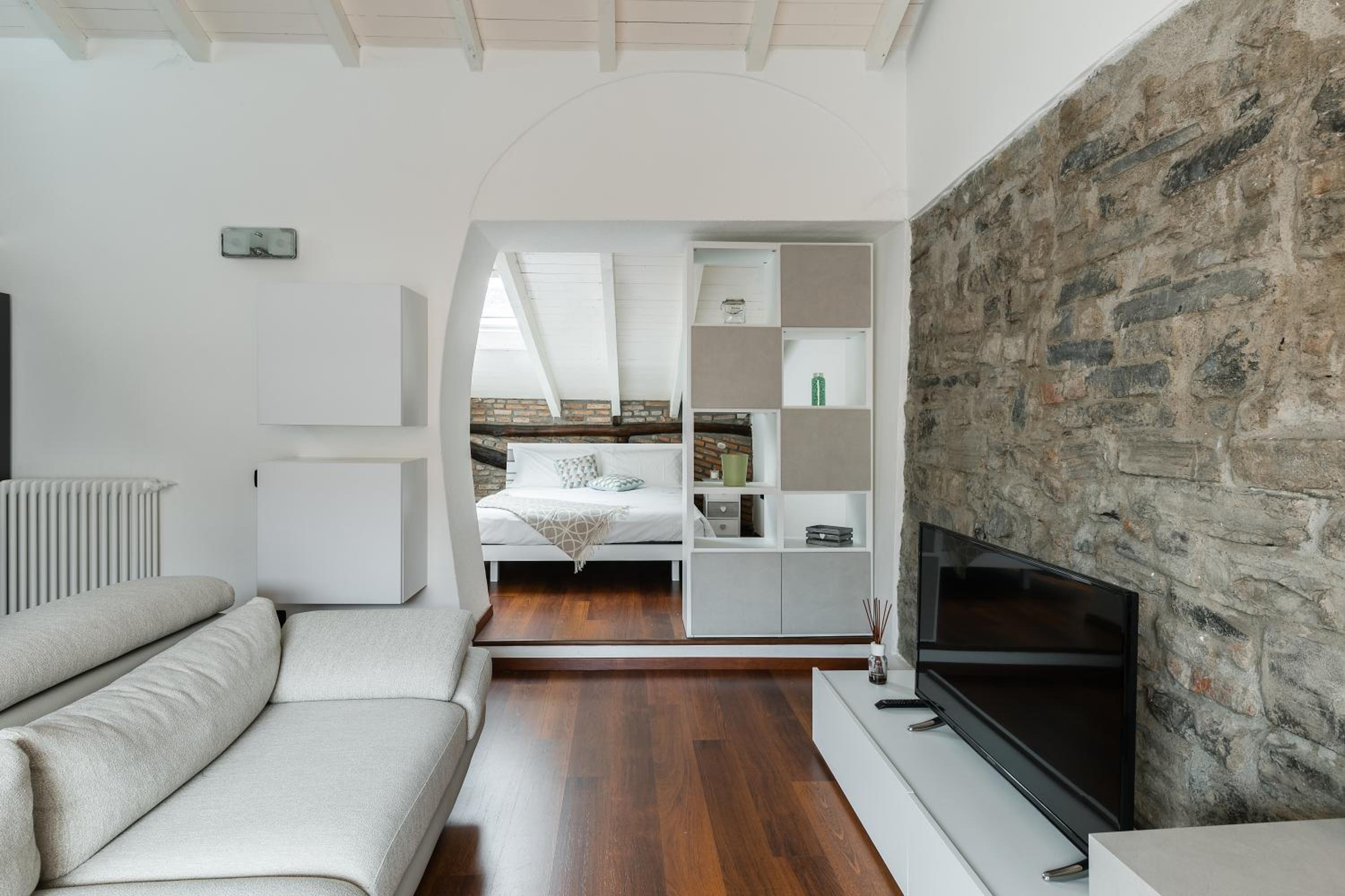 One-Bedroom Apartment - Photo 2