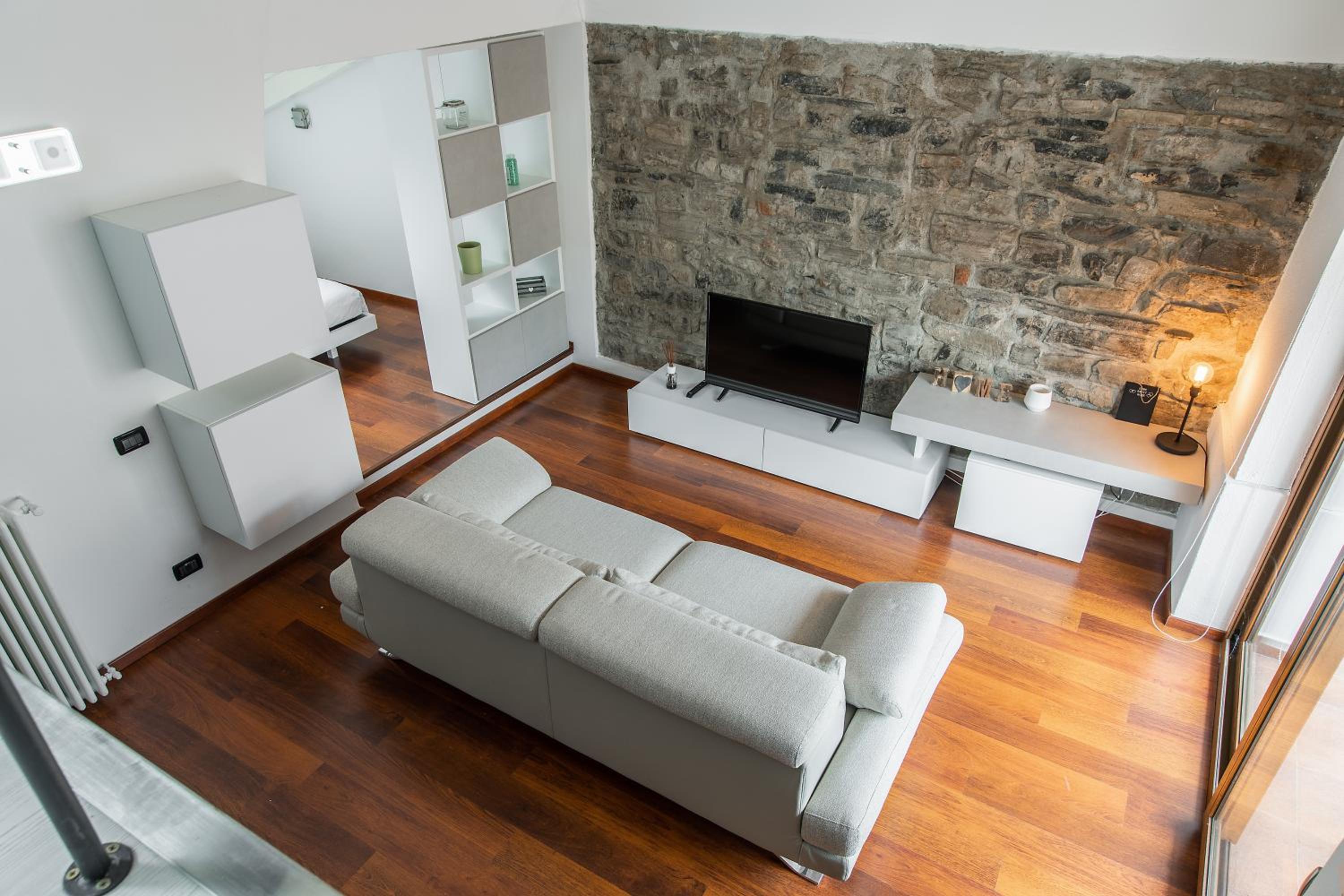 One-Bedroom Apartment - Photo 3