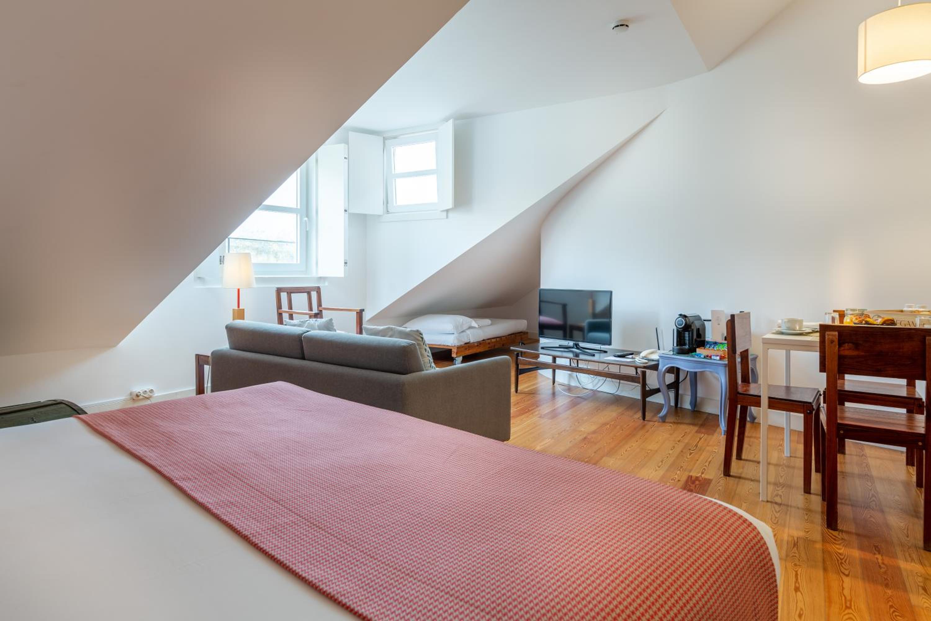 Studio Apartment - Photo 13