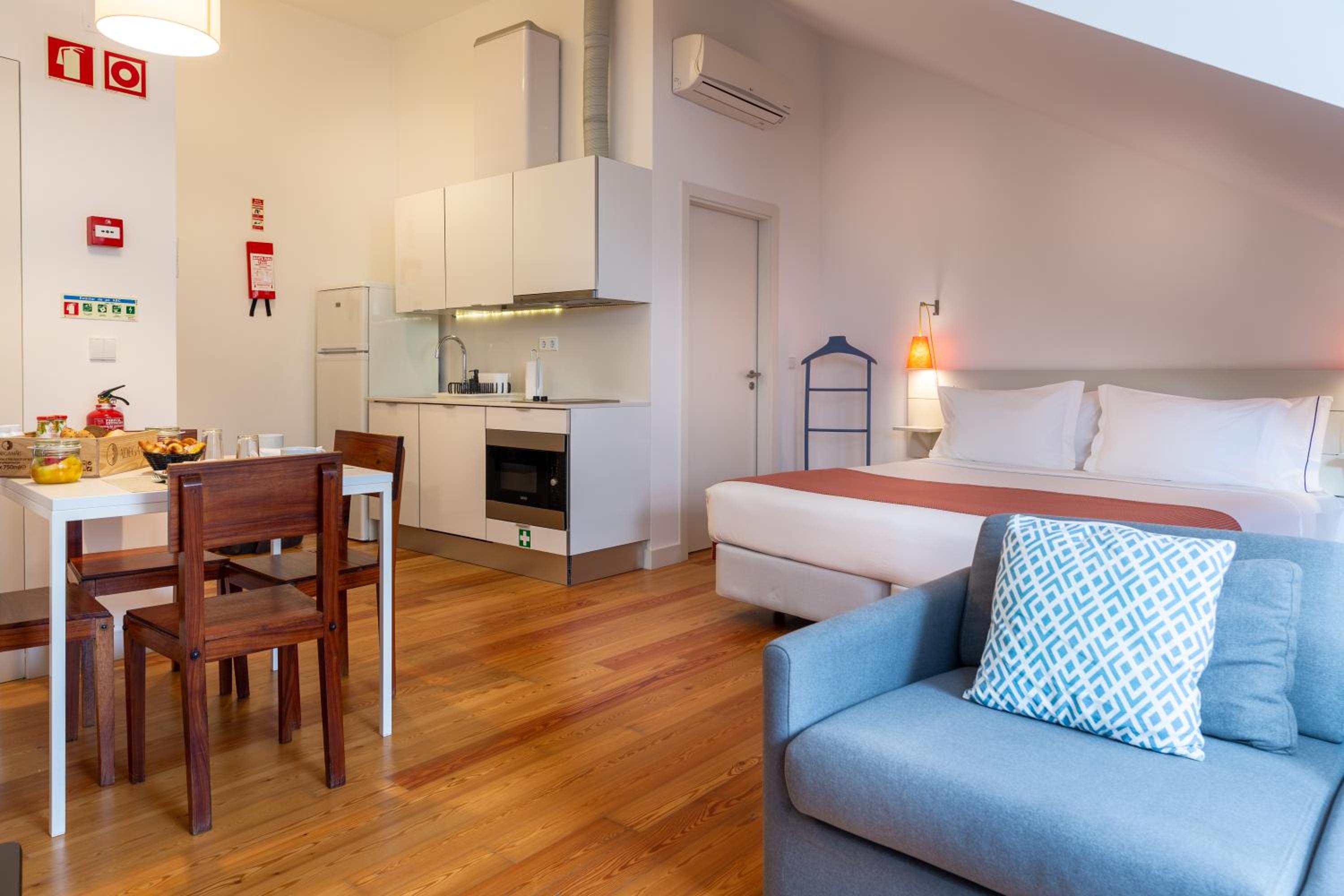 Studio Apartment - Photo 9