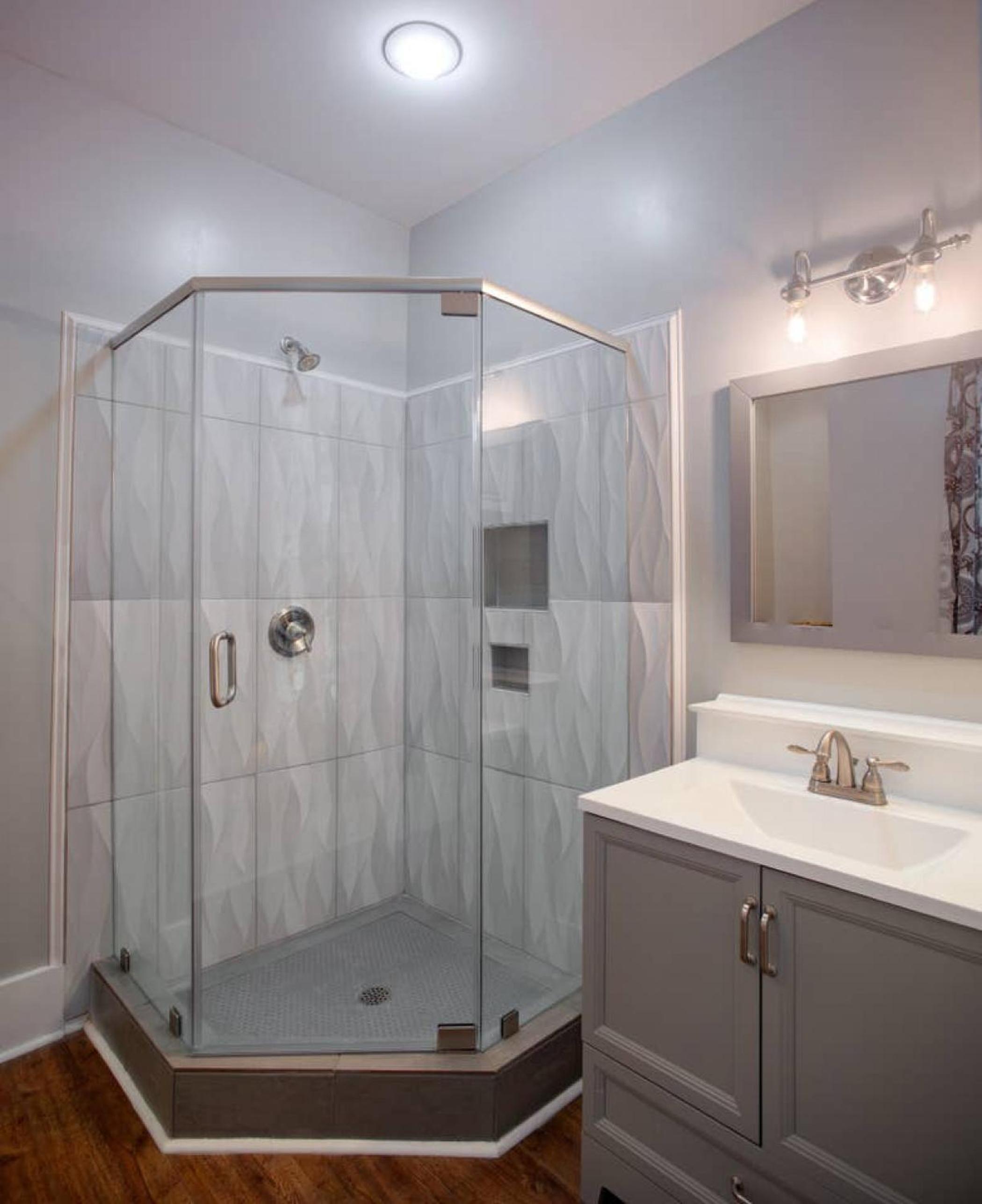 Five-Bedroom House - Photo 21