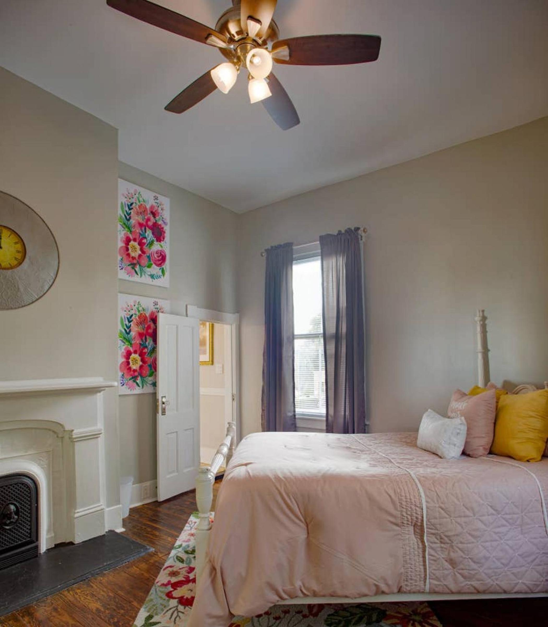 Five-Bedroom House - Photo 18
