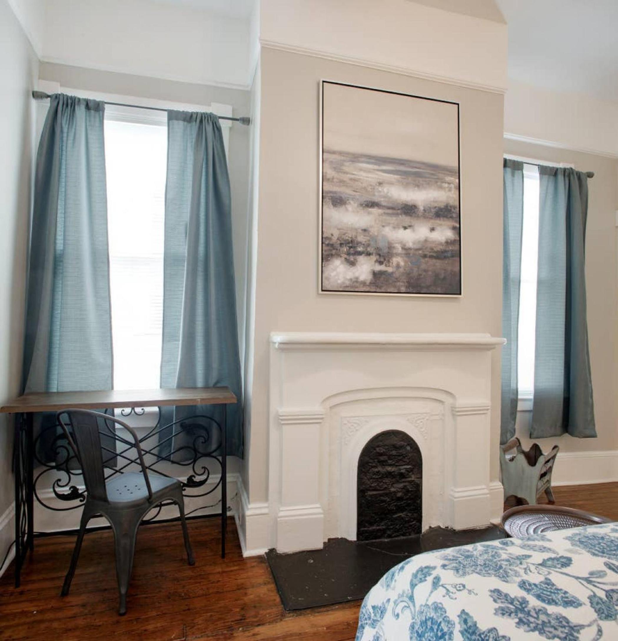 Five-Bedroom House - Photo 16