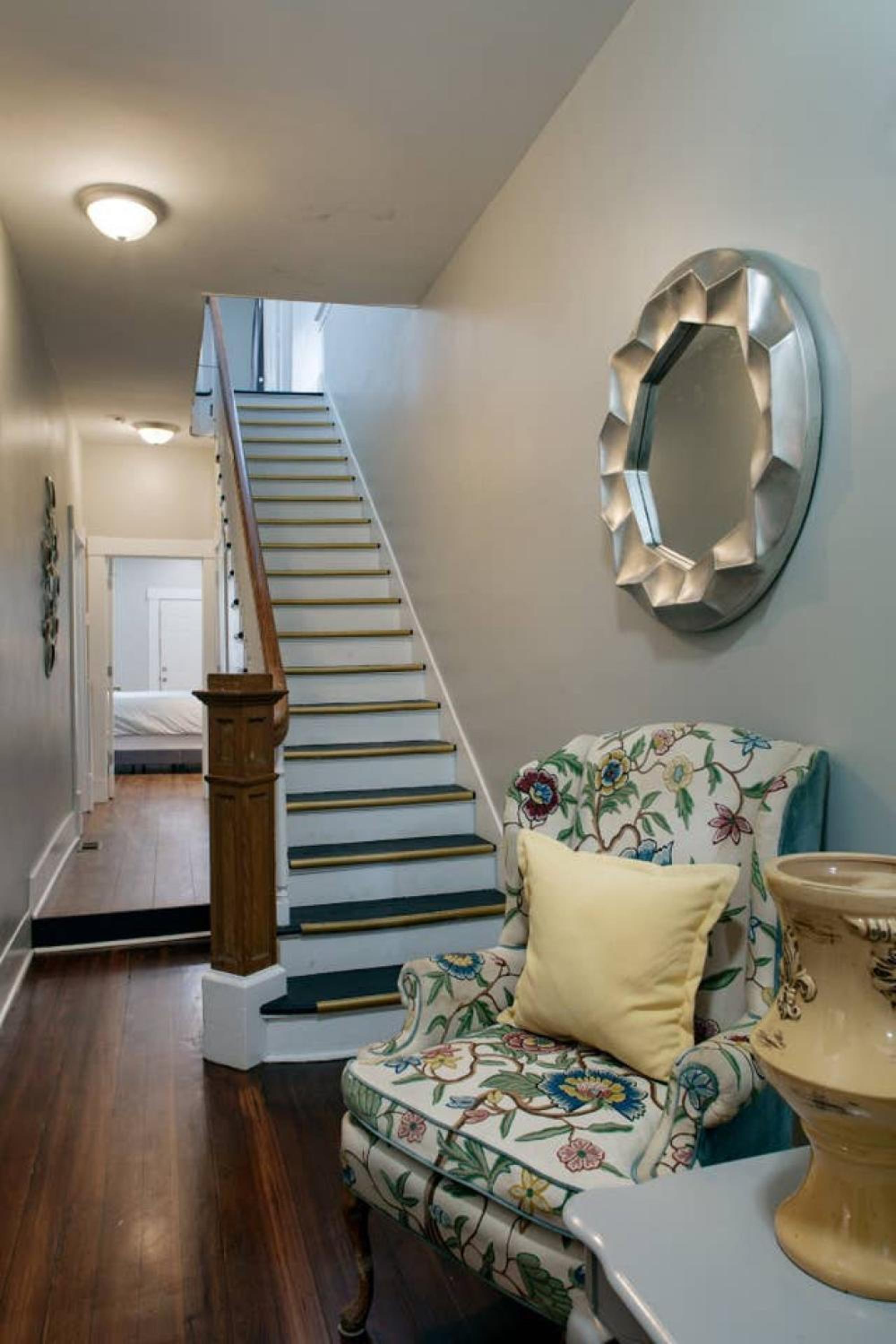 Five-Bedroom House - Photo 14