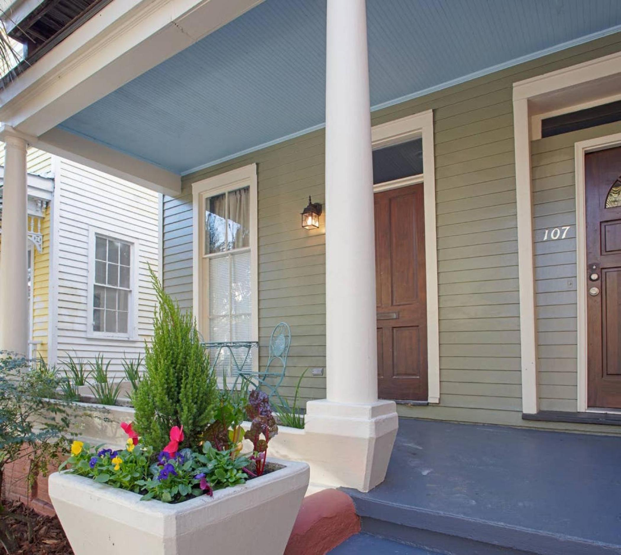 Five-Bedroom House - Photo 12