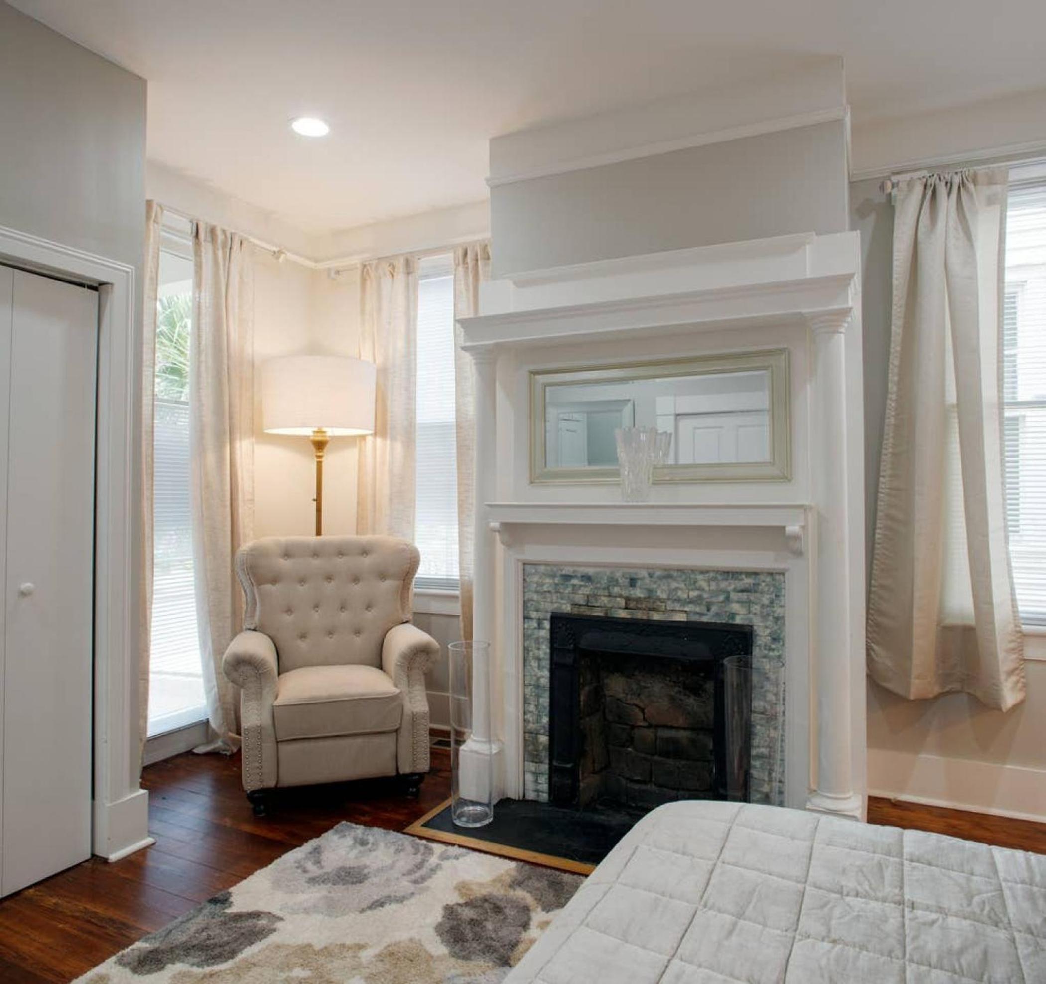 Five-Bedroom House - Photo 9