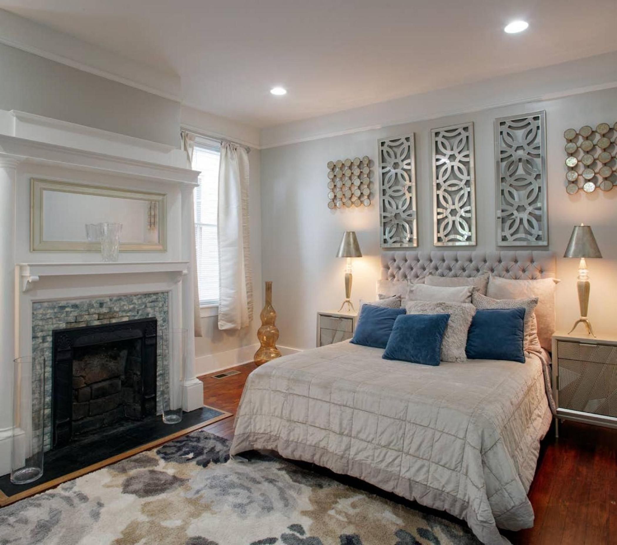 Five-Bedroom House - Photo 1