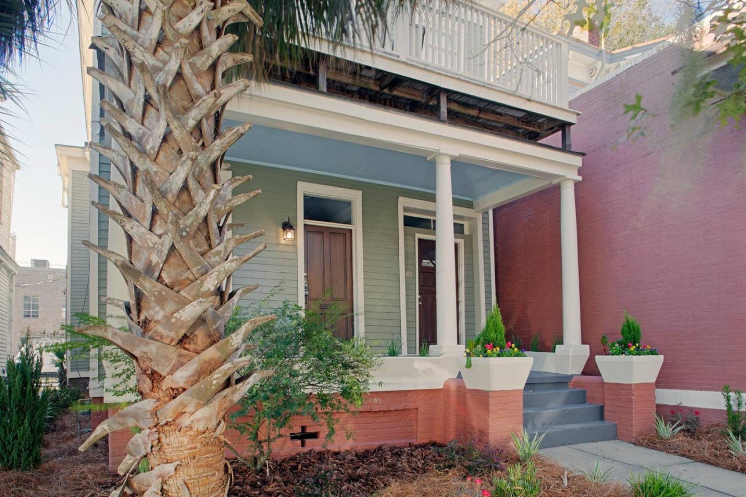 Five-Bedroom House - Photo 6