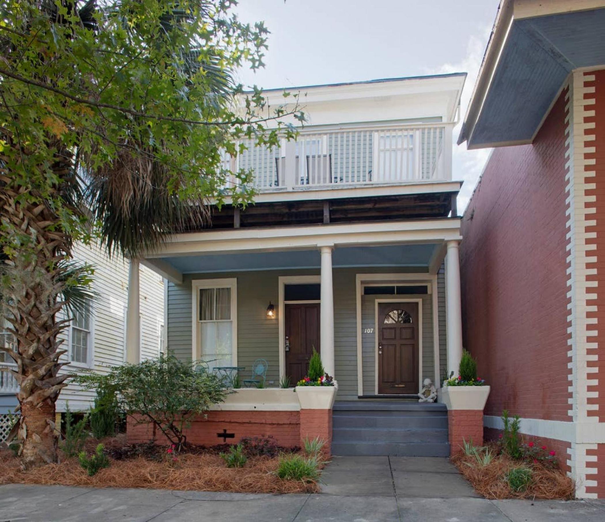 Five-Bedroom House - Photo 4