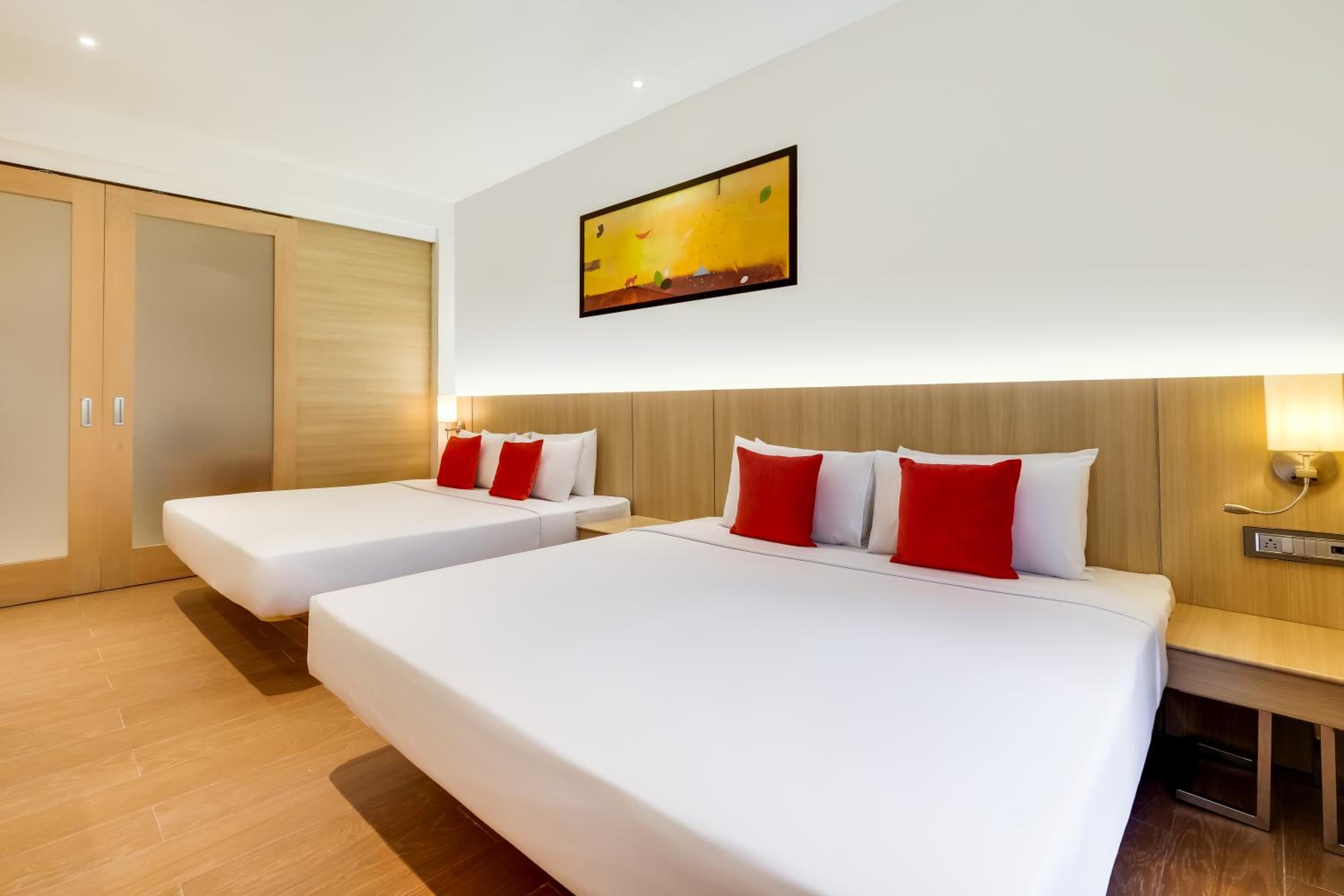 Executive Suite - Photo 2