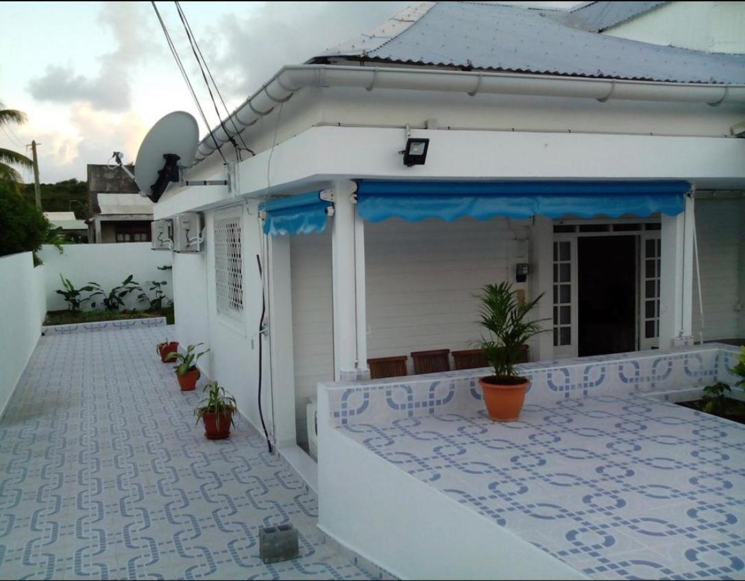 Three-Bedroom House - Photo 3