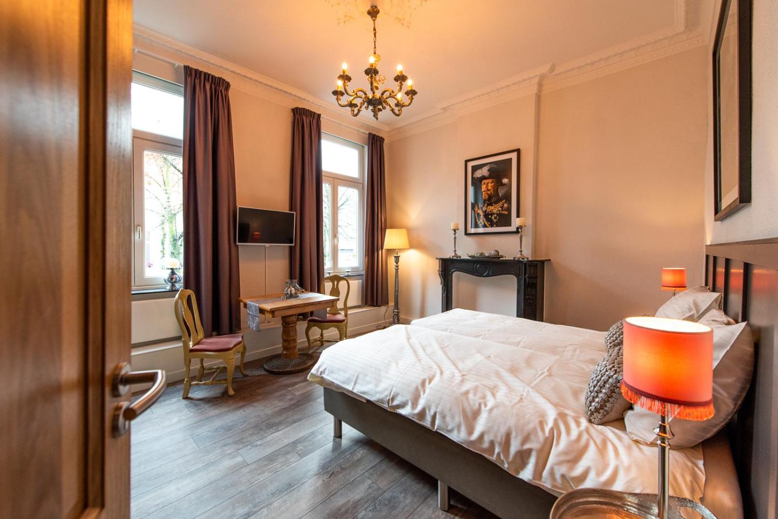 Deluxe Double Room - Photo 9