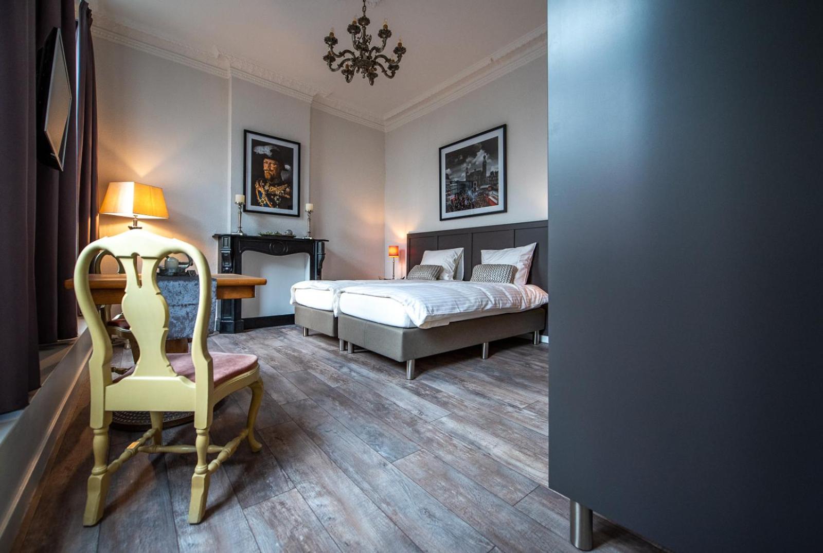 Deluxe Double Room - Photo 11