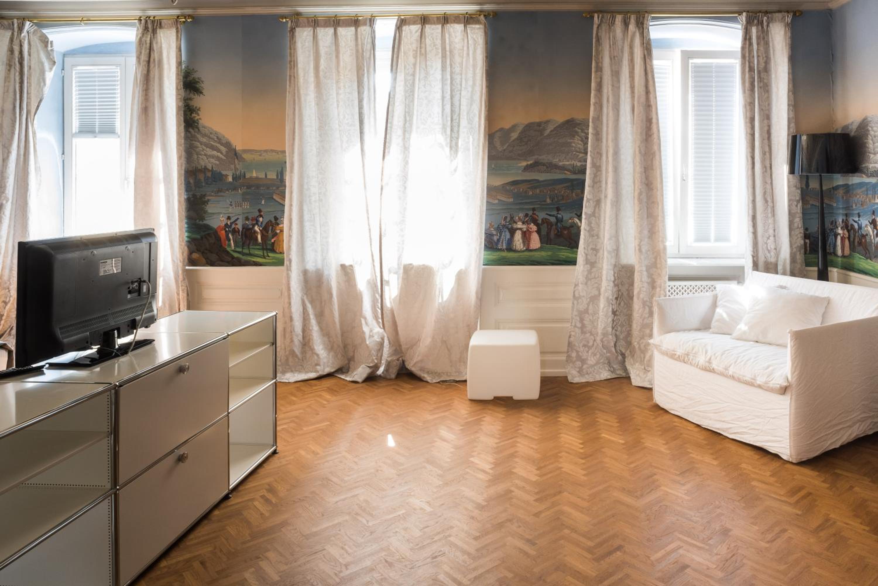 Deluxe Suite - Photo 16