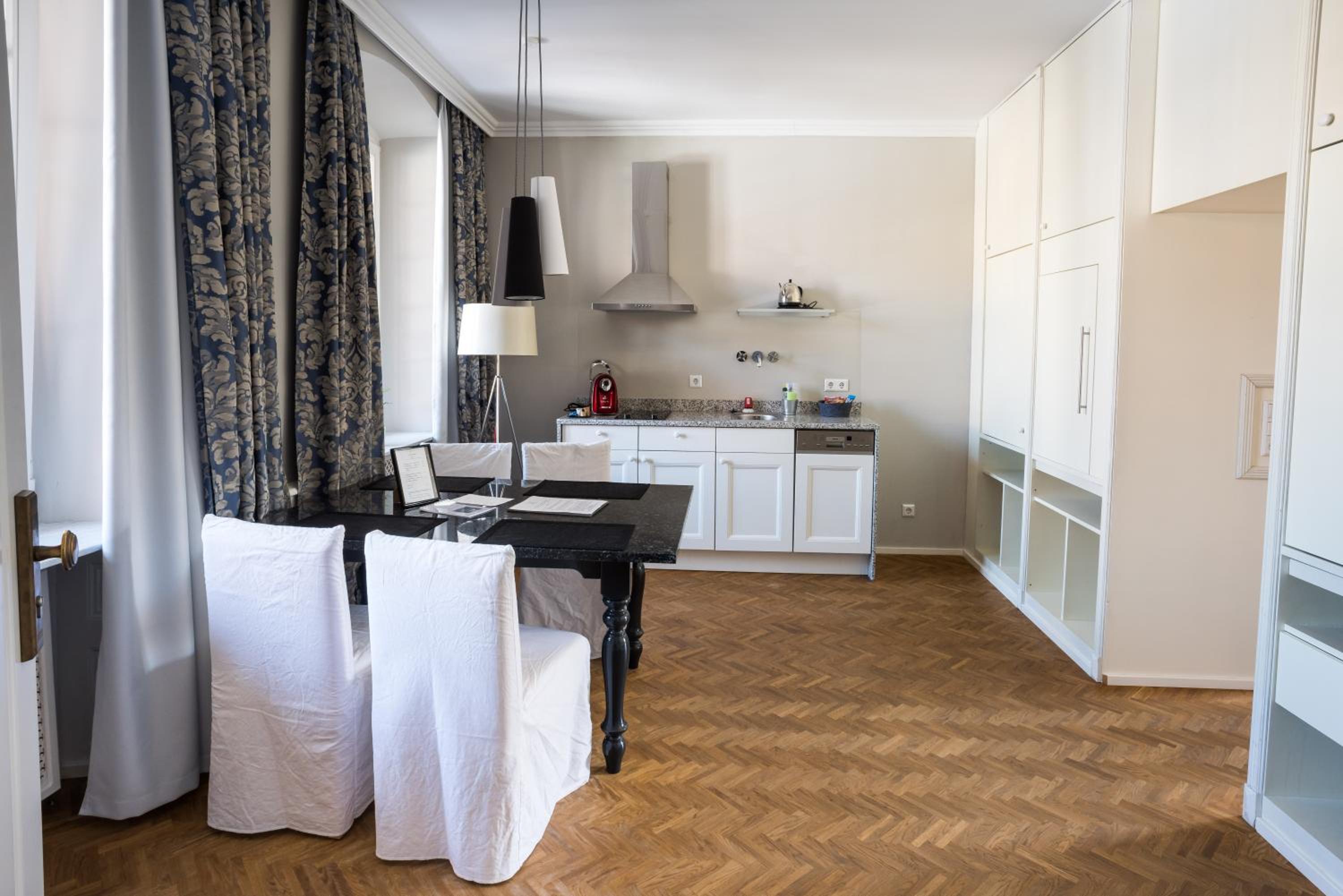 Deluxe Suite - Photo 14
