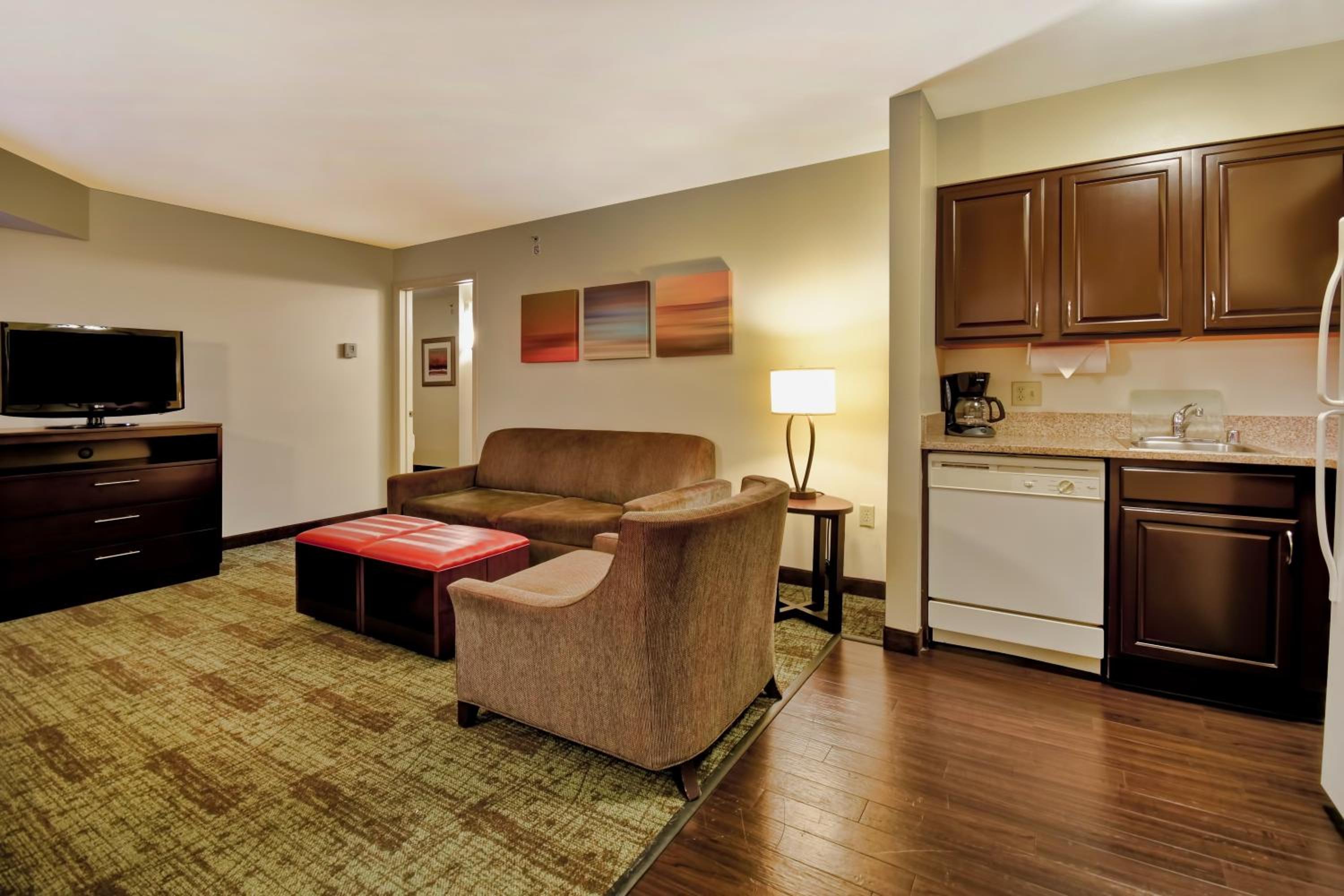 Two-Bedroom Queen Suite