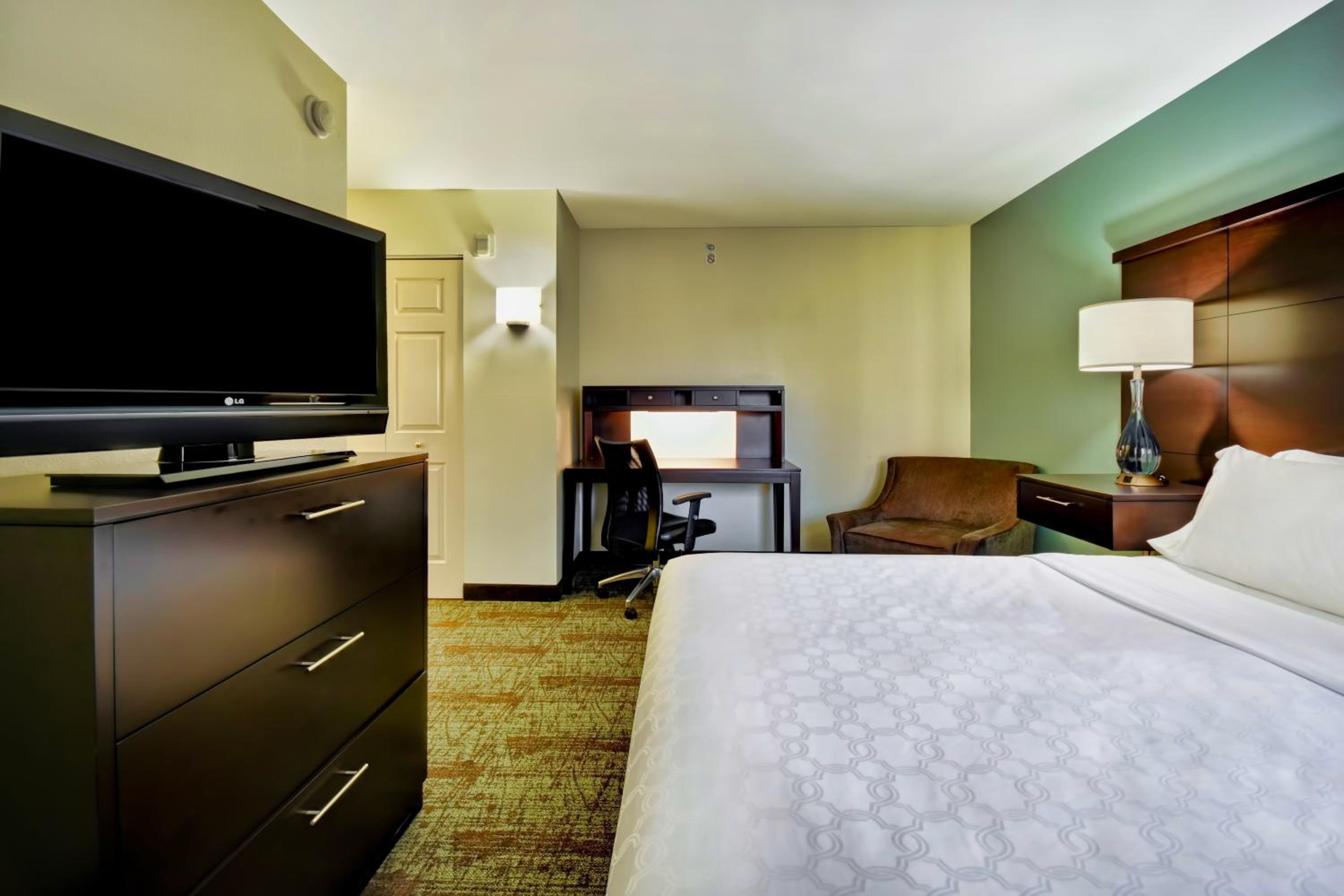 Two-Bedroom Suite - Disability Access - Photo 1