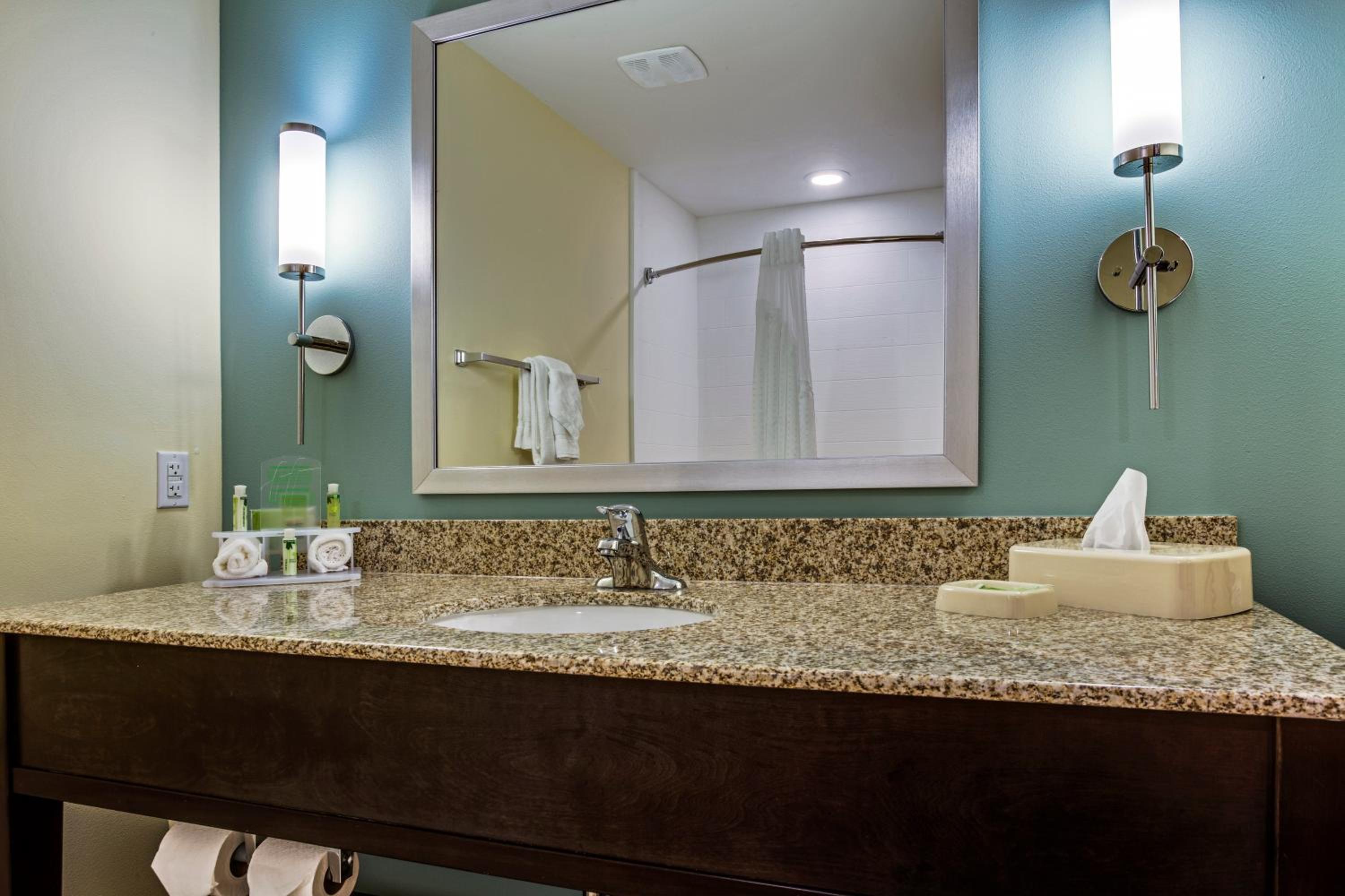 King Suite - Hearing Accessible/Non-Smoking