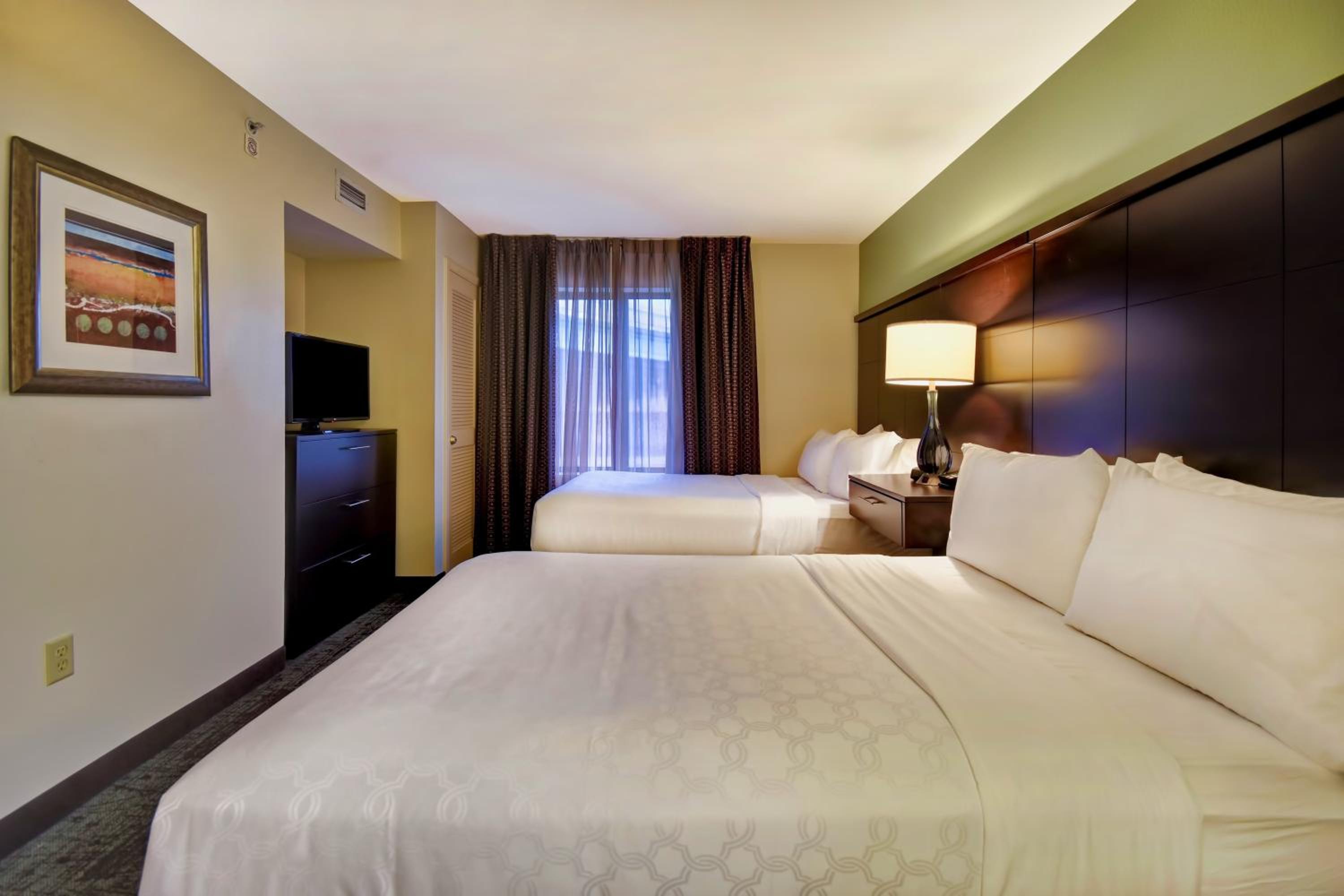 One-Bedroom Suite with Two Double Beds - Photo 3