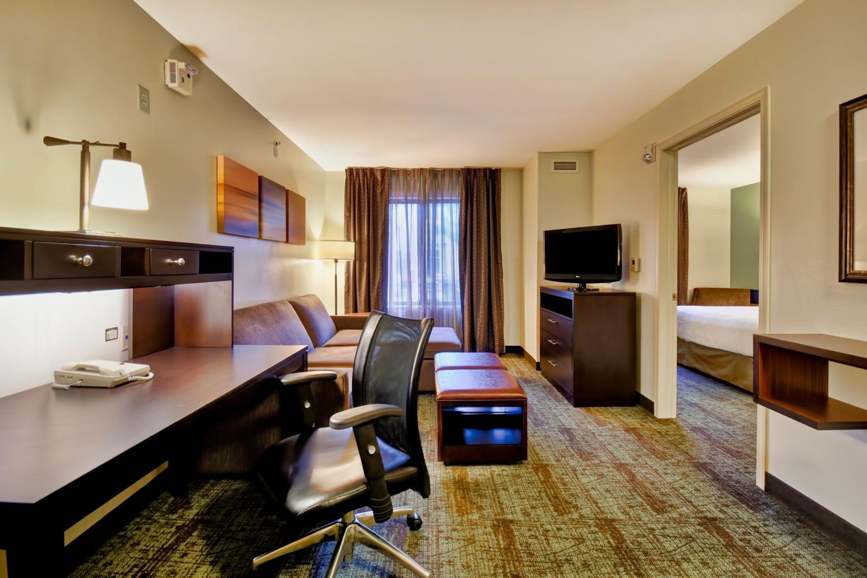 One-Bedroom King Suite - Photo 3