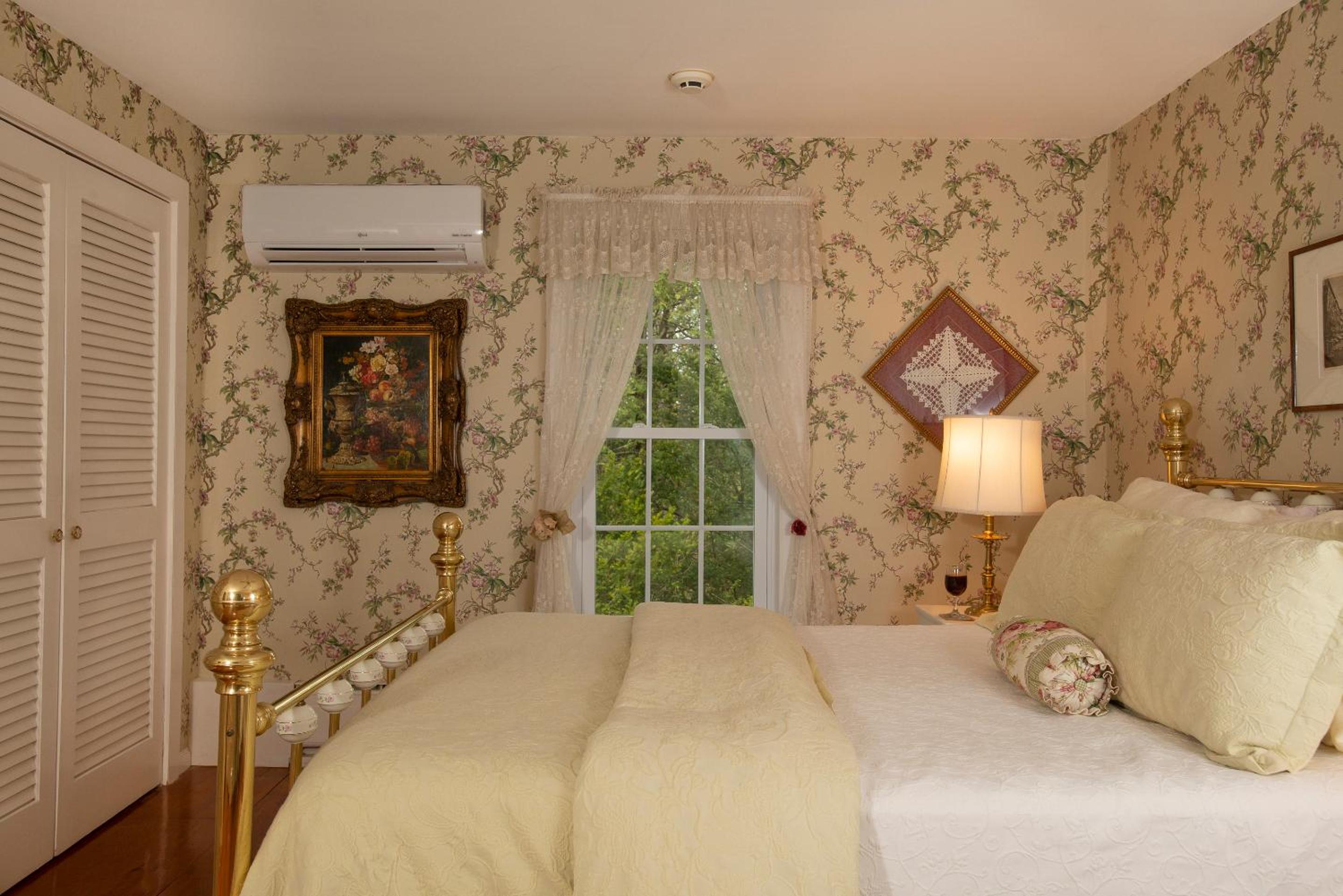 Queen Suite with Sofa Bed