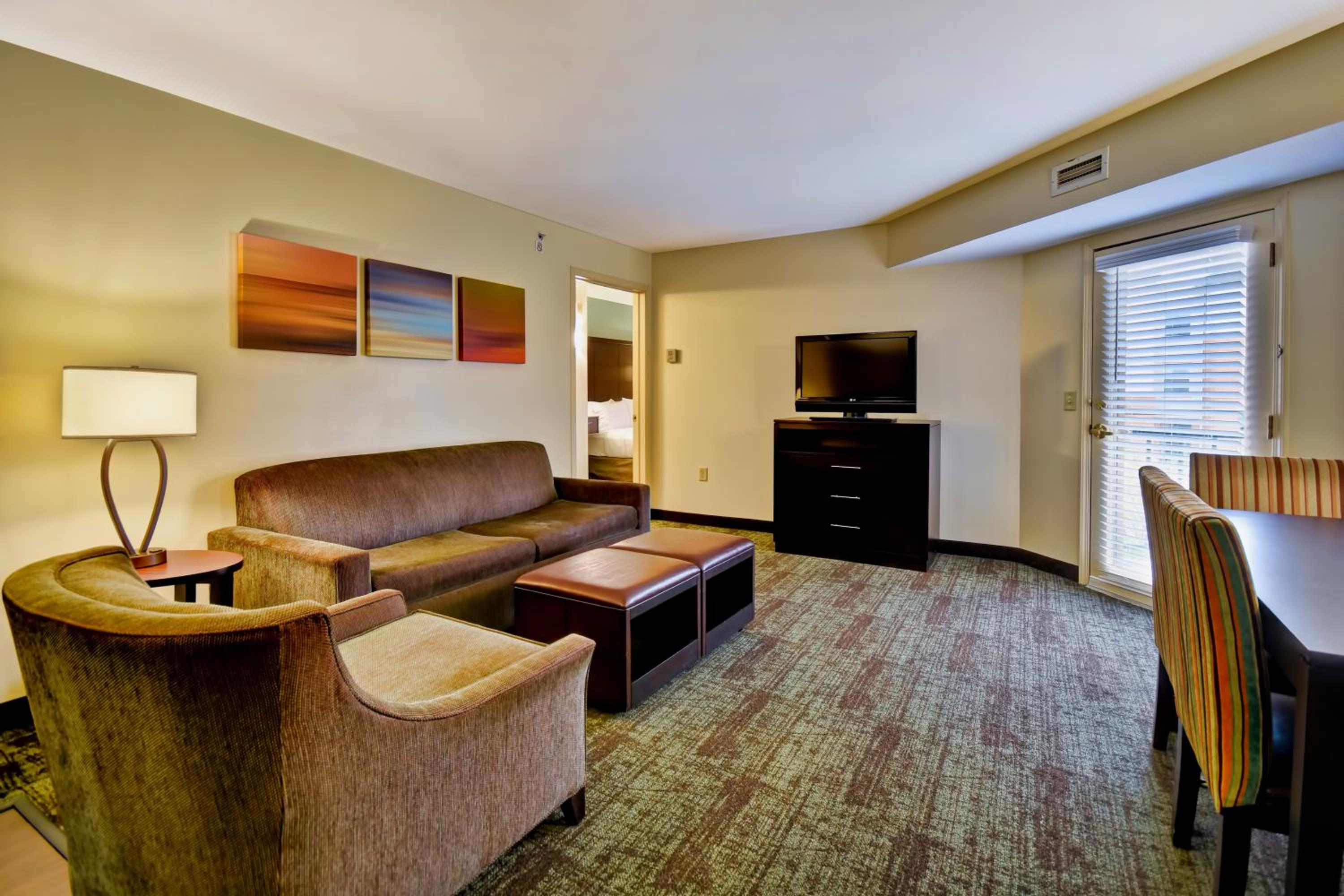 Two-Bedroom Suite - Photo 2