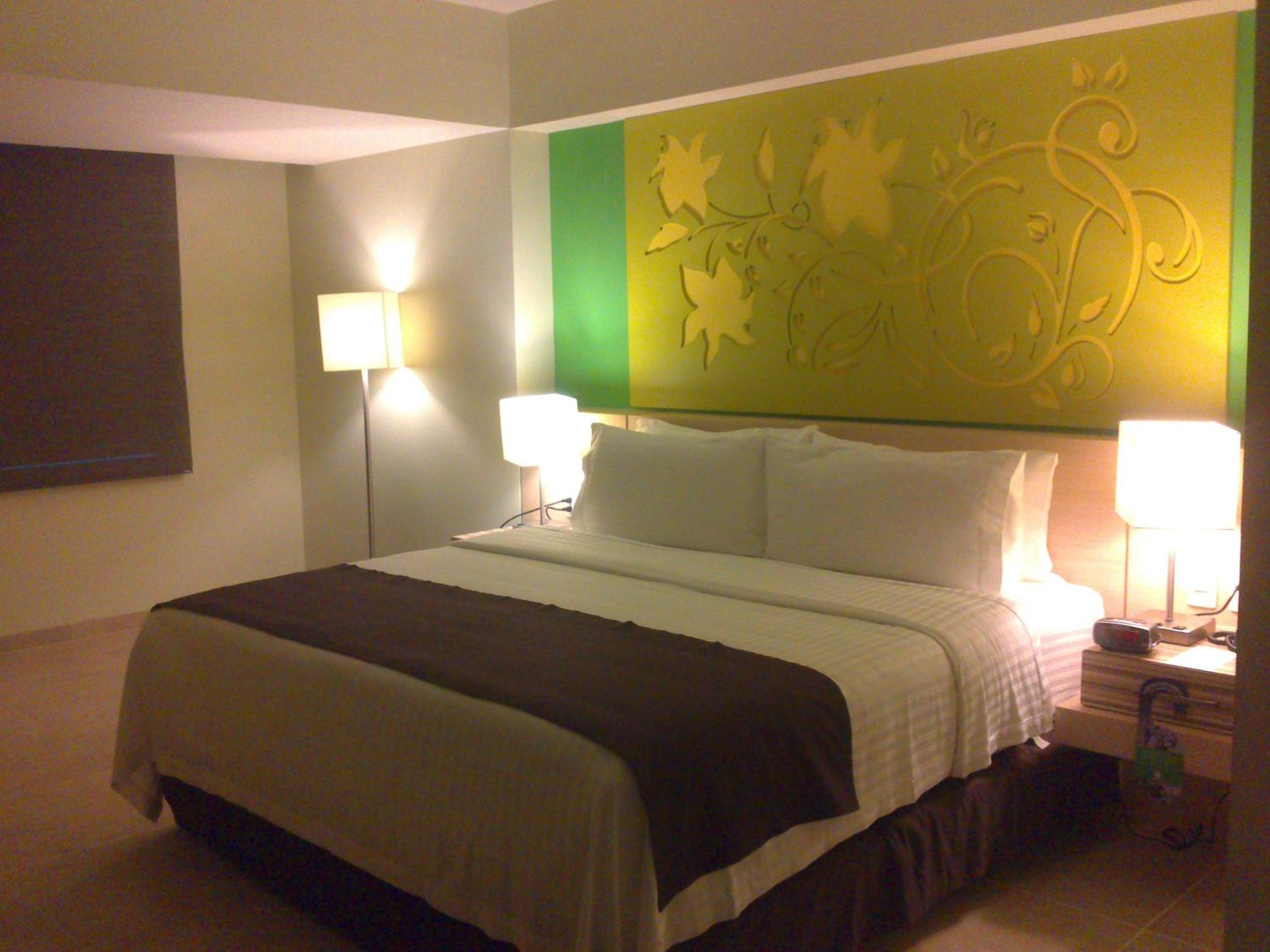 Standard King Room with Ocean View