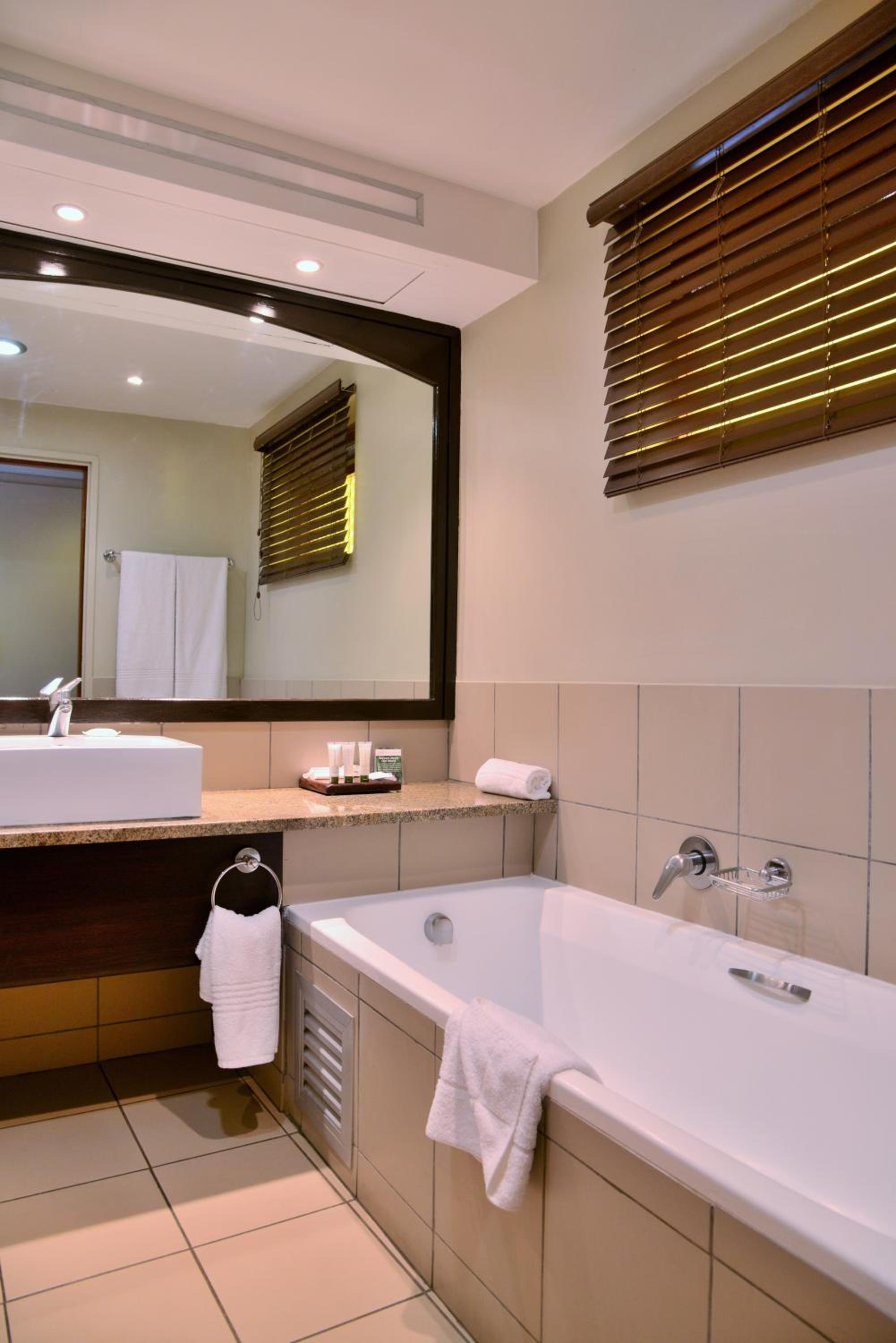 Suite - Photo 7